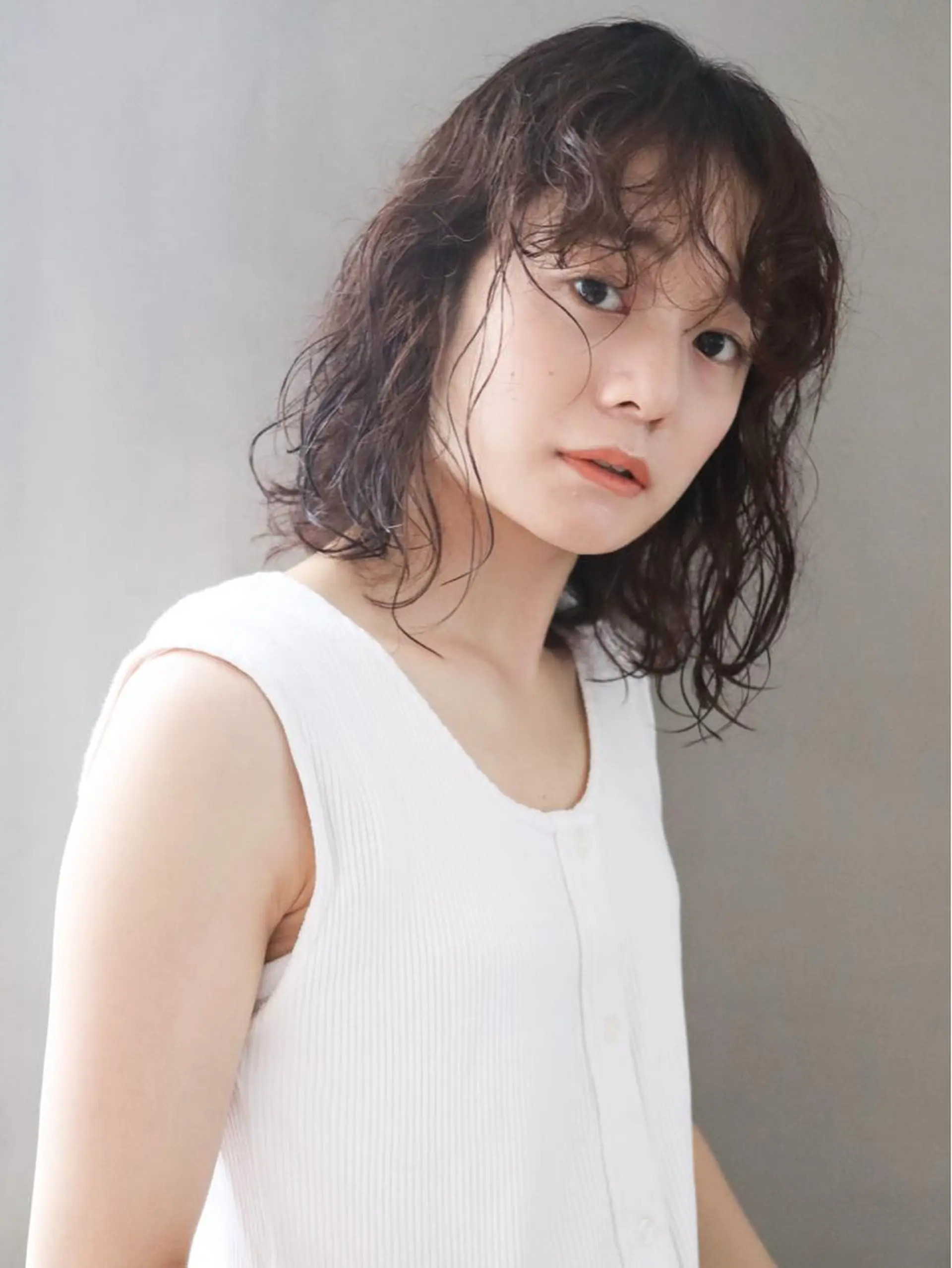 ミディアム パーマ GO TODAY SHAIR SALON 梅田NU茶屋町店所属・田中成美/レイヤー カット/透明感カラーのヘアスタイル