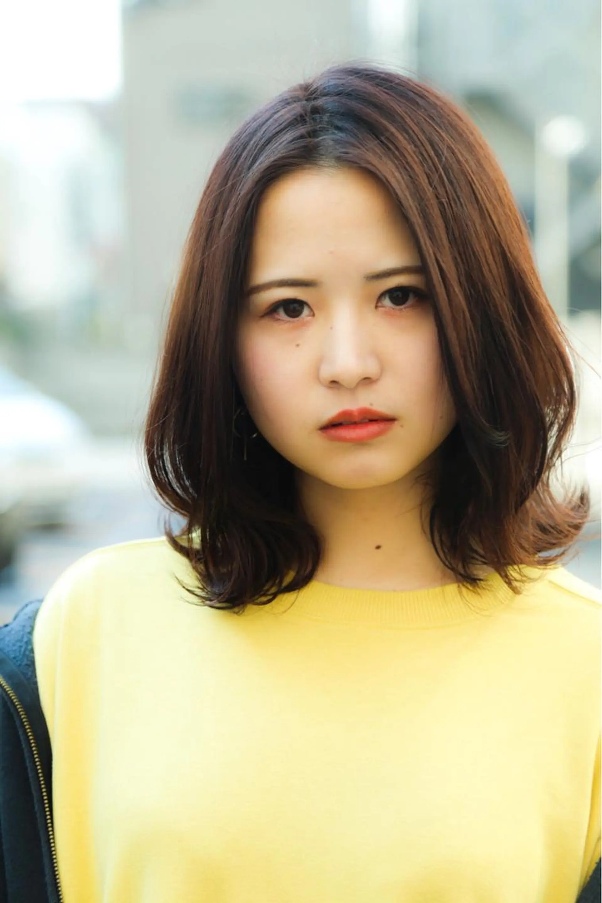 ミディアム 外ハネヘア オーストヘアージジ所属・TAI透明カラー 柔らかい縮毛矯正のヘアスタイル