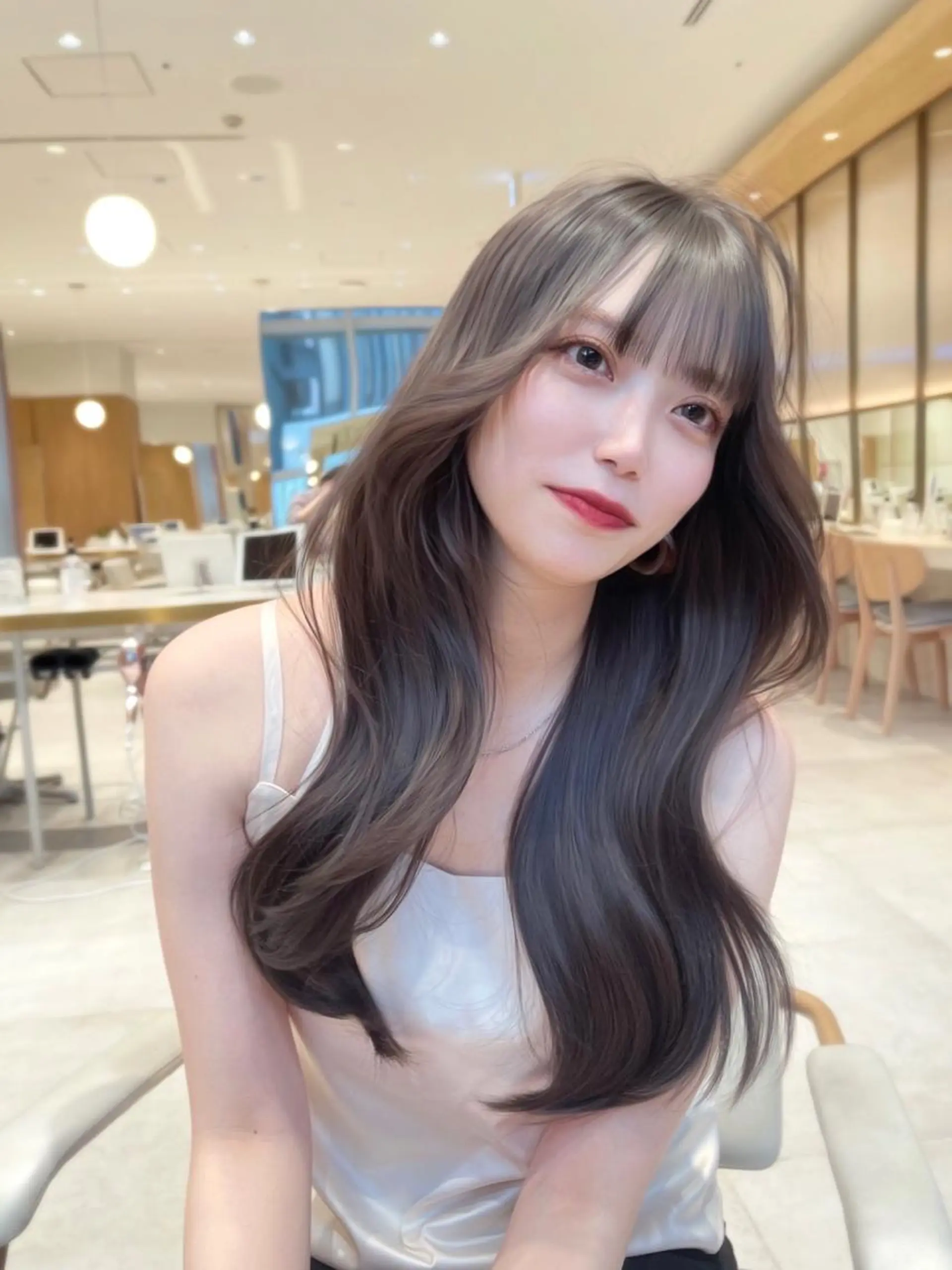 ロング くびれヘア かきあげバング 似合わせカット 小顔カット ワンホンヘア カット ヘアカラー 縮毛矯正 トリートメント ボブパーマ ウルフパーマのヘアスタイル