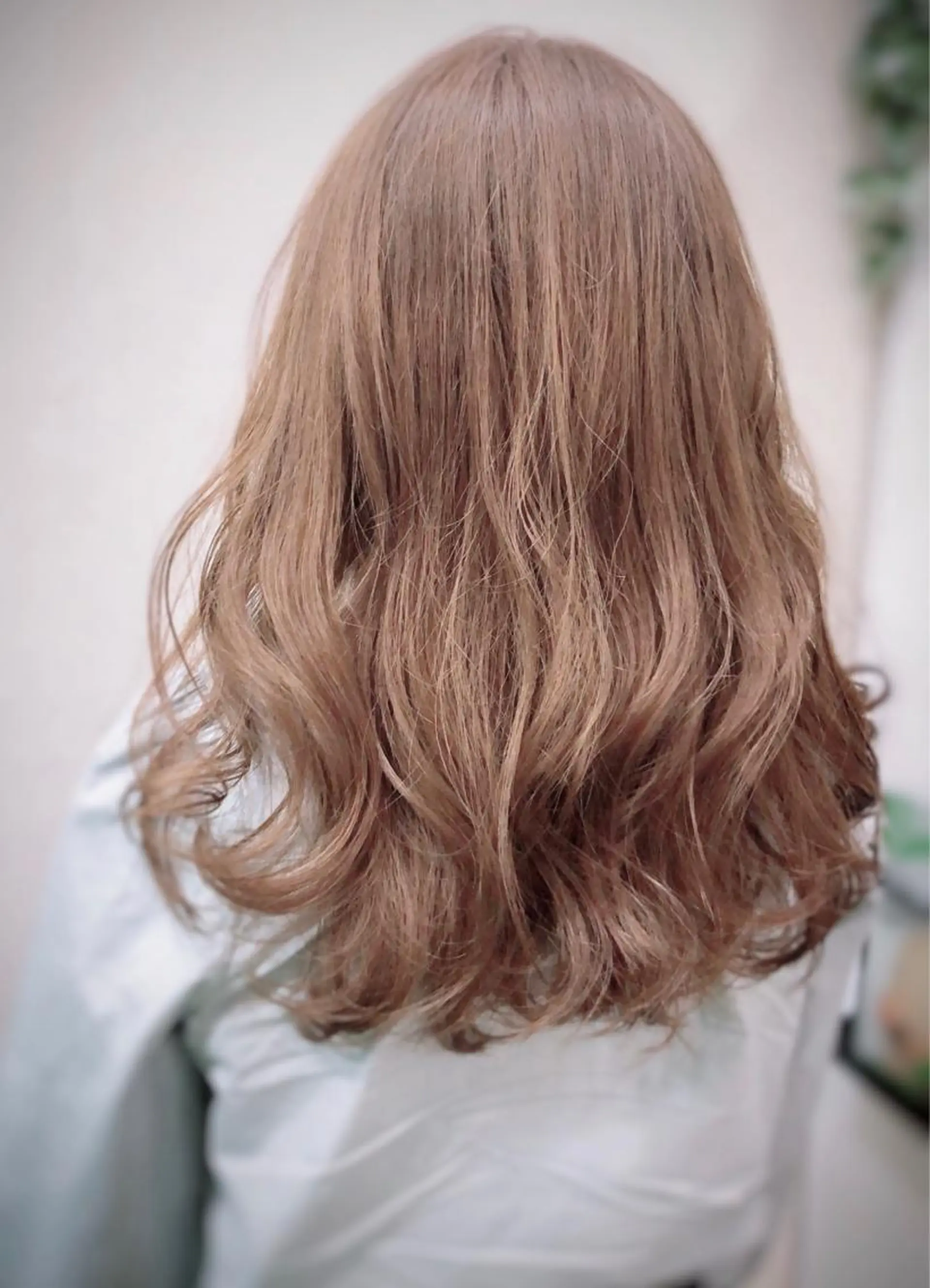 ロング カラー ベージュカラー ブリーチ ロング カット ヘアカラー トリートメント 福島 雪華のヘアスタイル