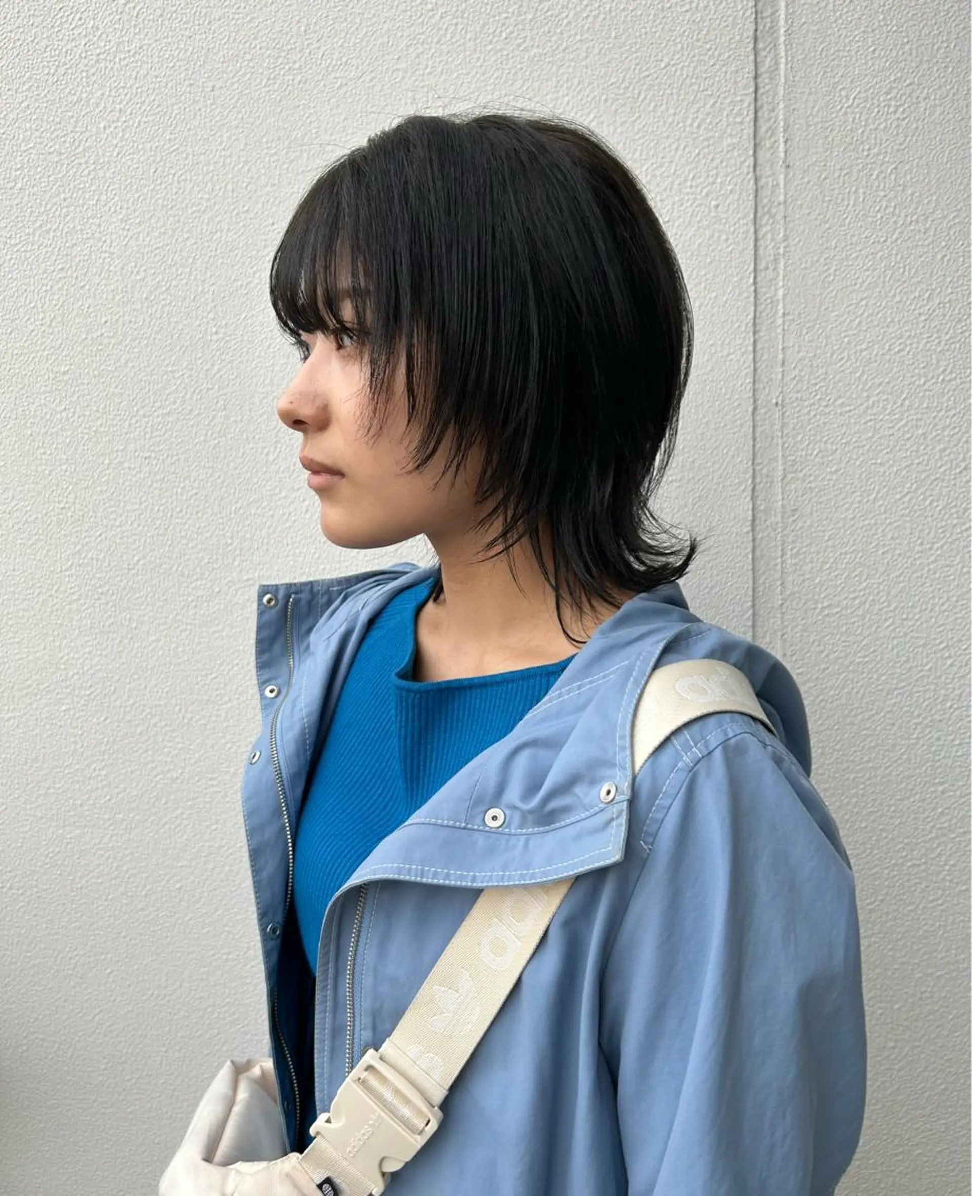 ミディアム ウルフカット あべ しおりのヘアスタイル