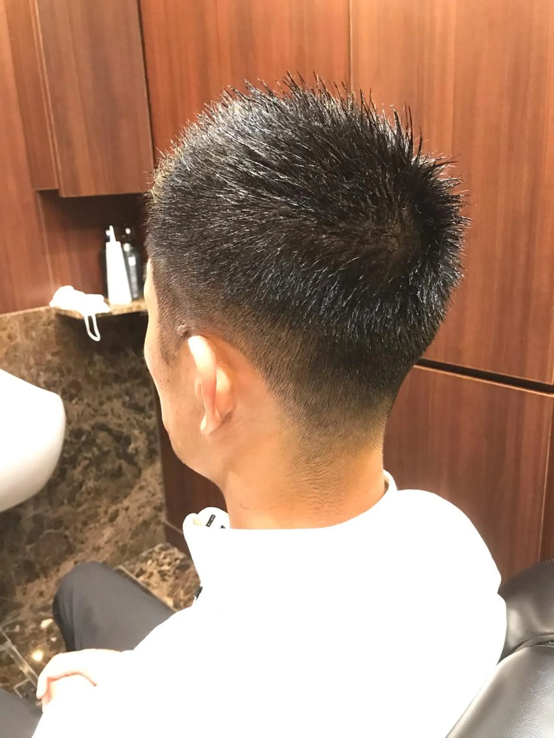 ショート メンズ ビジネス フェードカット プレミアムバーバー赤坂所属・野川 純麗のヘアスタイル