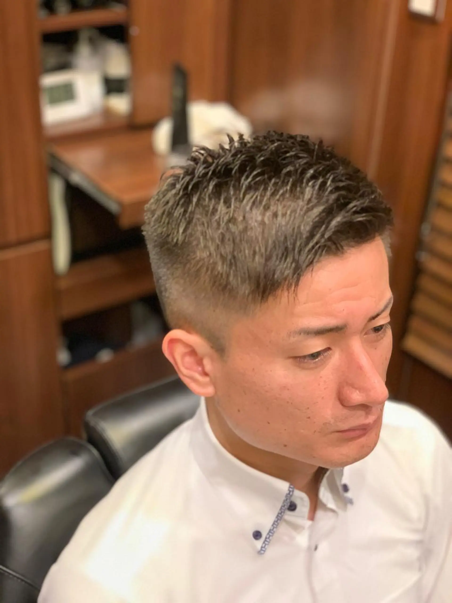 ショート メンズ フェードカット 岡崎 海人のヘアスタイル