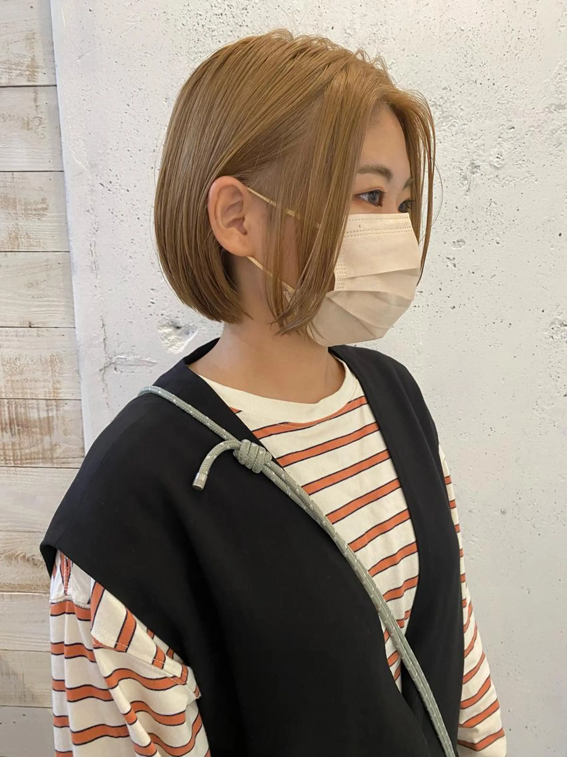 ショート カラー ベージュカラー ブリーチ ケアブリーチ ブリーチなしカラー レイヤーカットのヘアスタイル