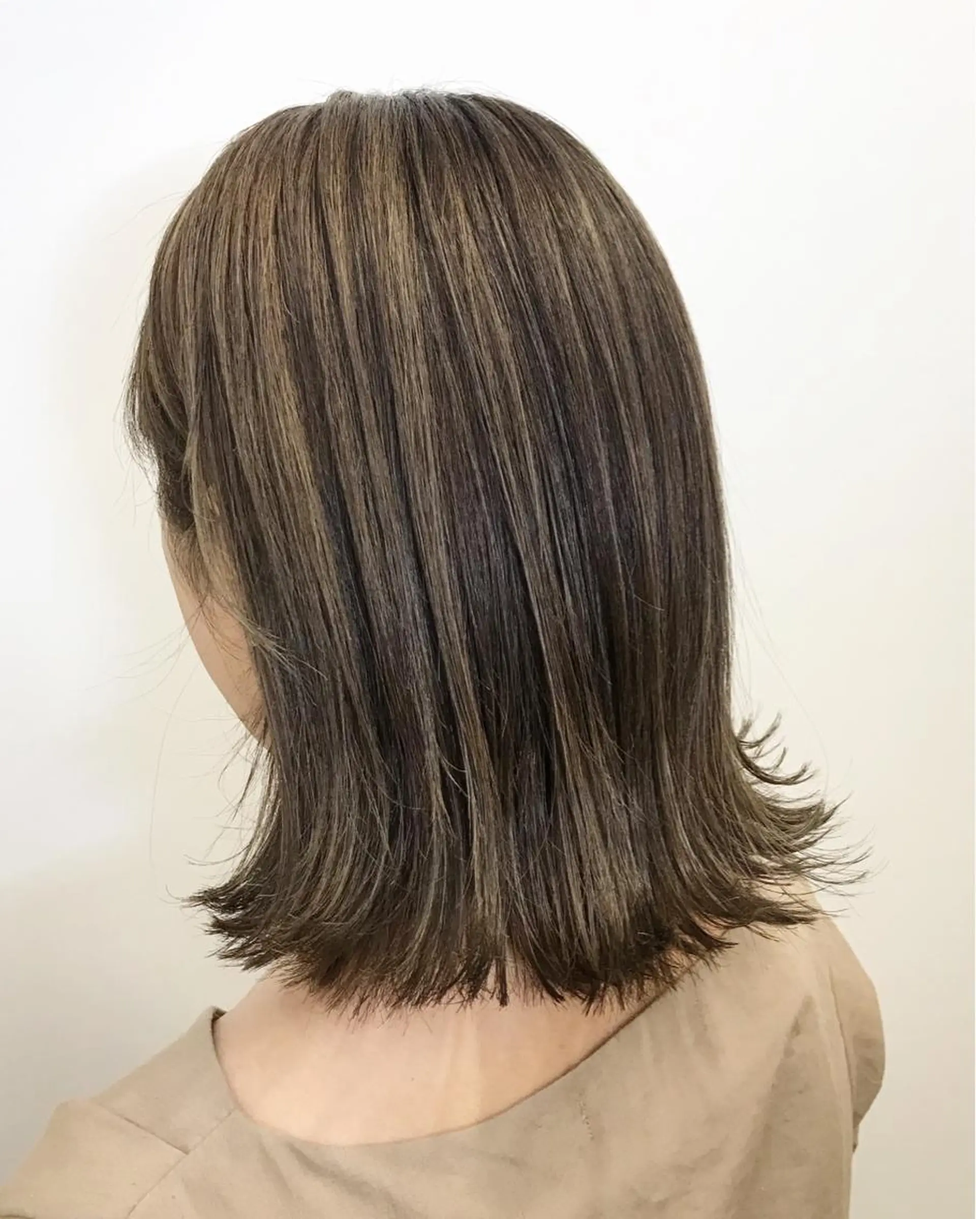 ミディアム カット トリートメント ヘアセット ハルカ/透け感カラー /顔周りレイヤーのヘアスタイル