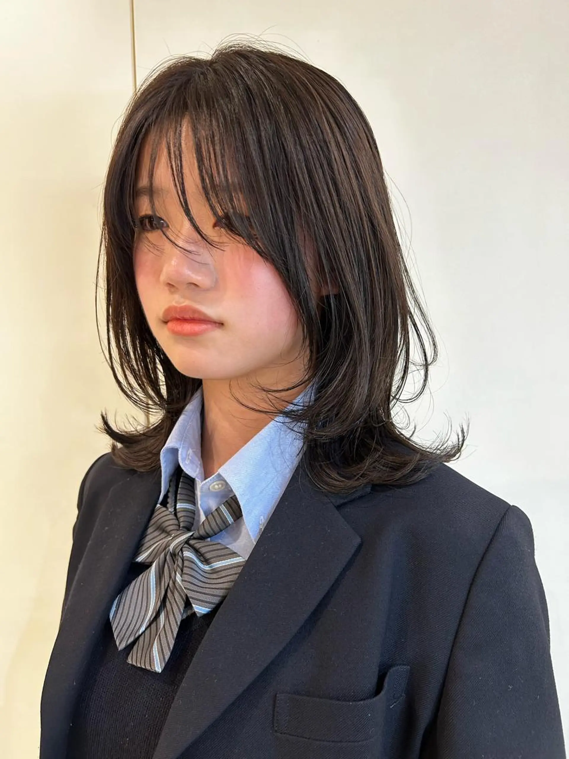 ミディアム カラー アッシュ アッシュブラウン ブラウンカラー 透明感カラー オリーブブラウン SHINDO MIYUのヘアスタイル