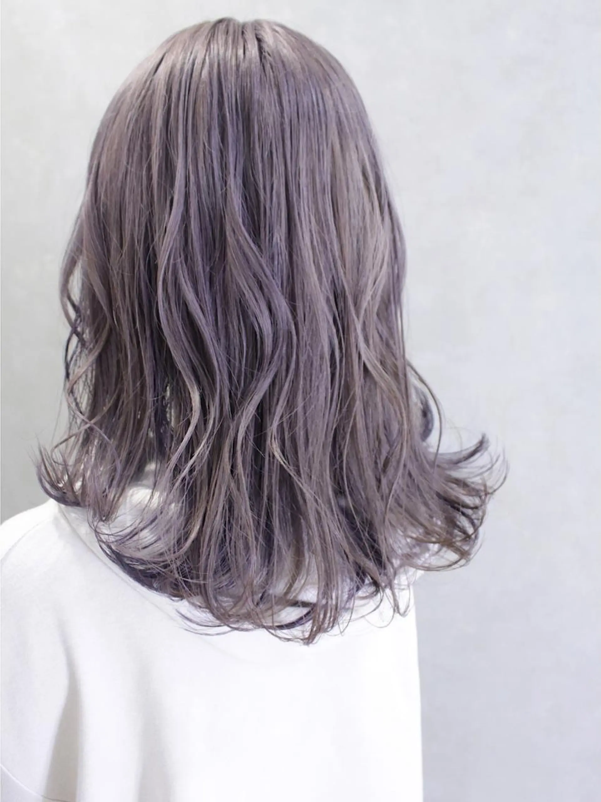 ミディアム カラー ヘアアレンジ ベージュカラー ラベンダーカラー シルバー シルバーベージュ lani 天神大名/ブリーチのヘアスタイル