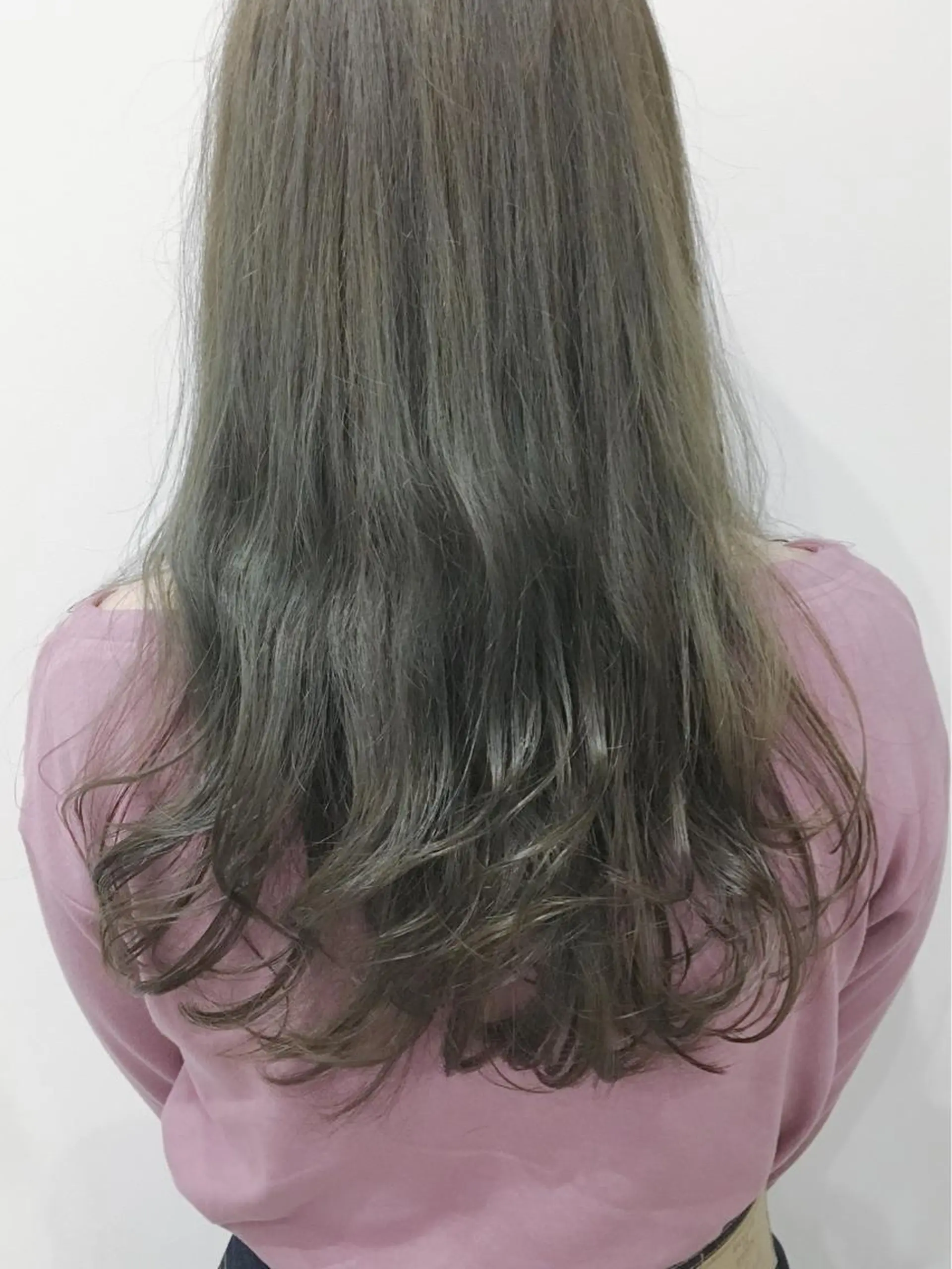 ロング カラー グレージュ tipi 香椎・千早のヘアスタイル