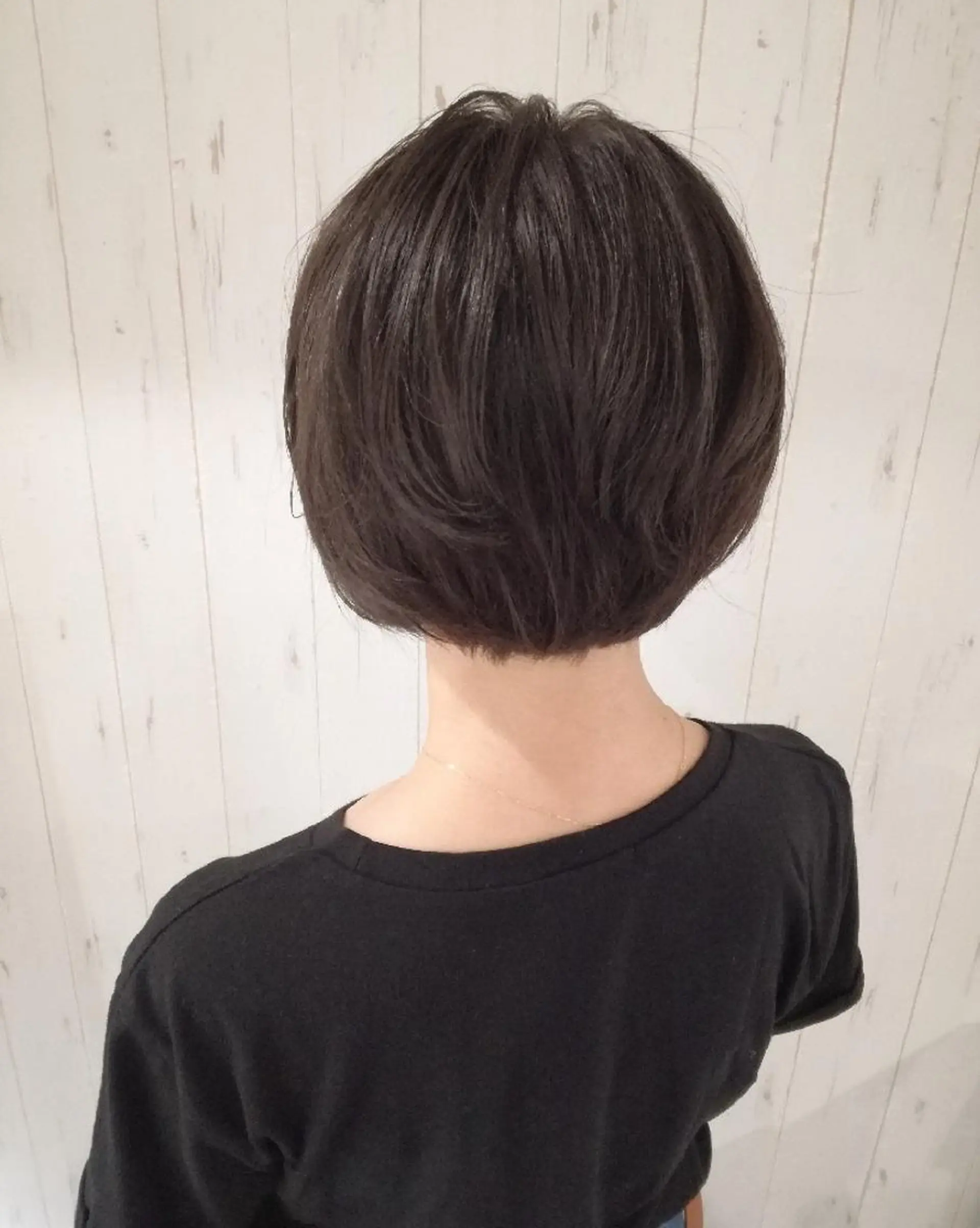 ショート カラー アッシュ ダークアッシュ ショートヘア 西川 敏夫のヘアスタイル