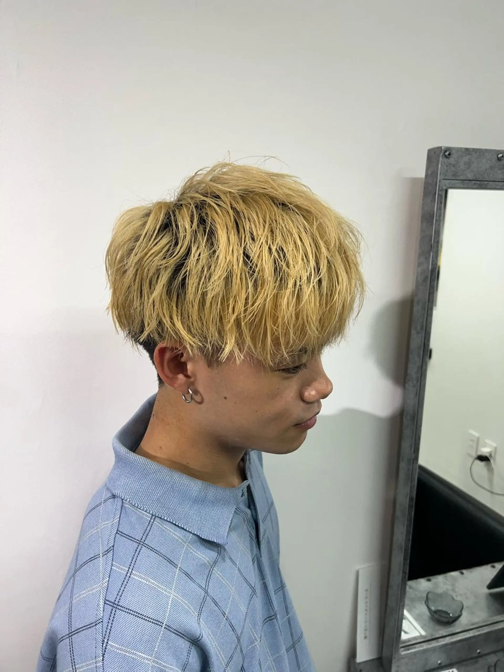 カラー ヘアアレンジ メンズ メンズブリーチ ブリーチ カット ヘアカラー トリートメント ヘアセット 飛田 楓信のヘアスタイル
