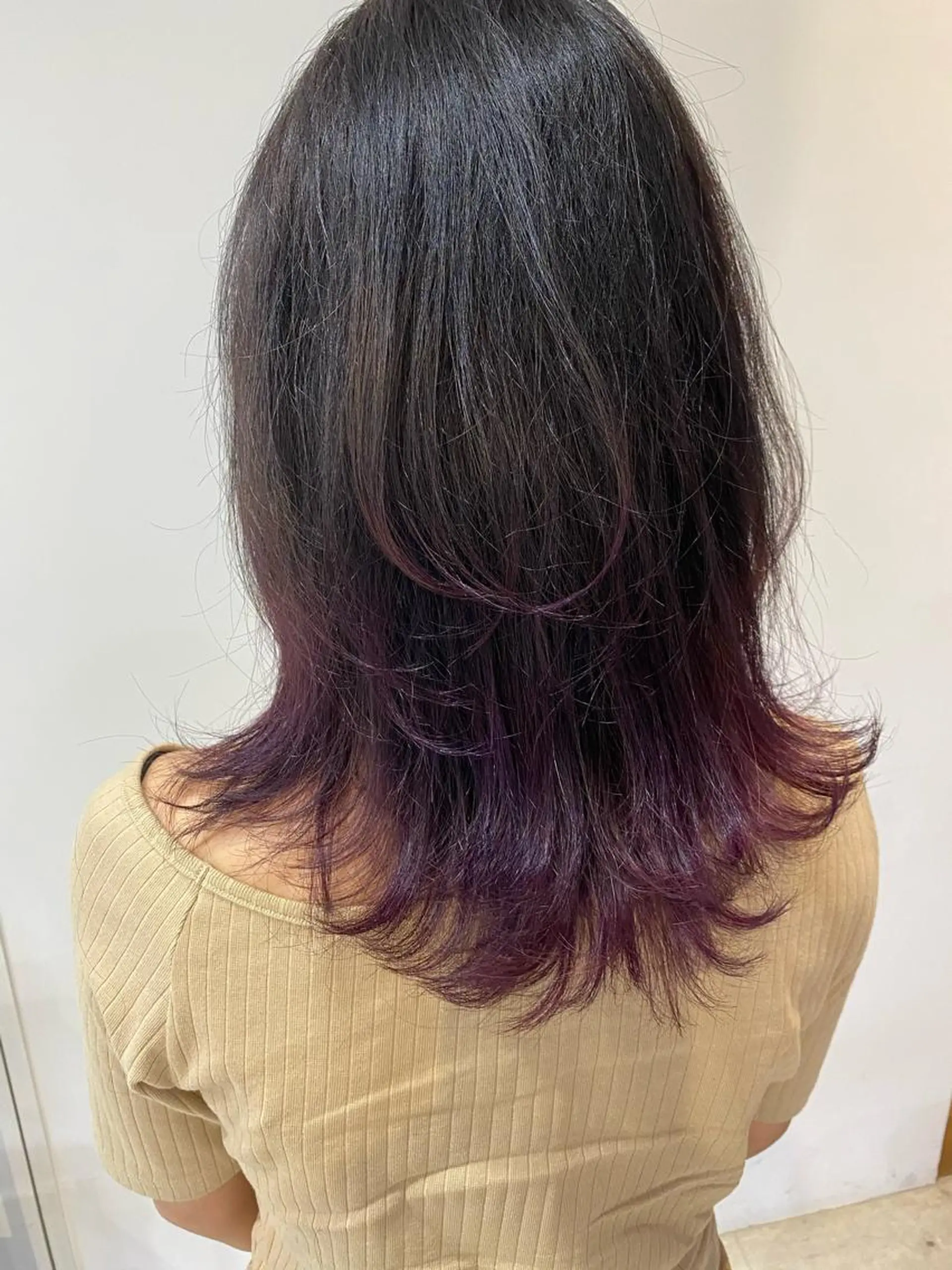 セミロング カラー ブリーチ グラデーションカラー ブリーチなしカラー バイオレットカラー 入江 志穂のヘアスタイル