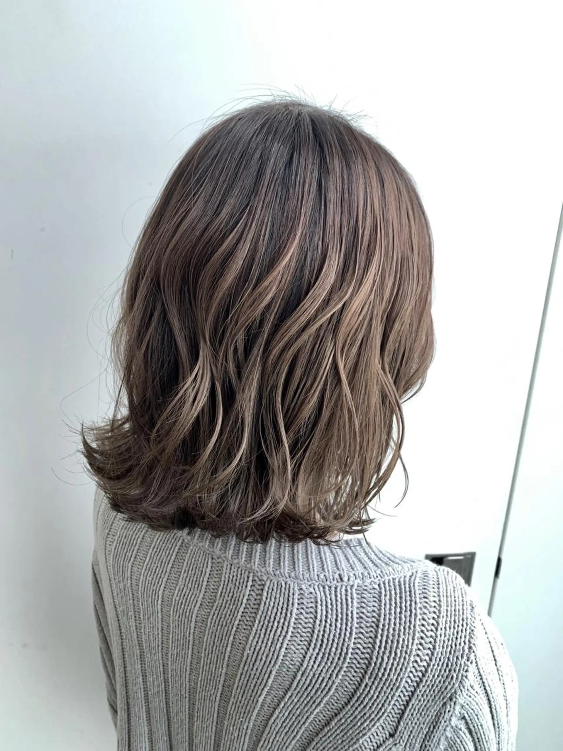 ショート カラー 透明感カラー グレージュ ハイライトカラー ハイライト Remore所属・中塚 義人のヘアスタイル