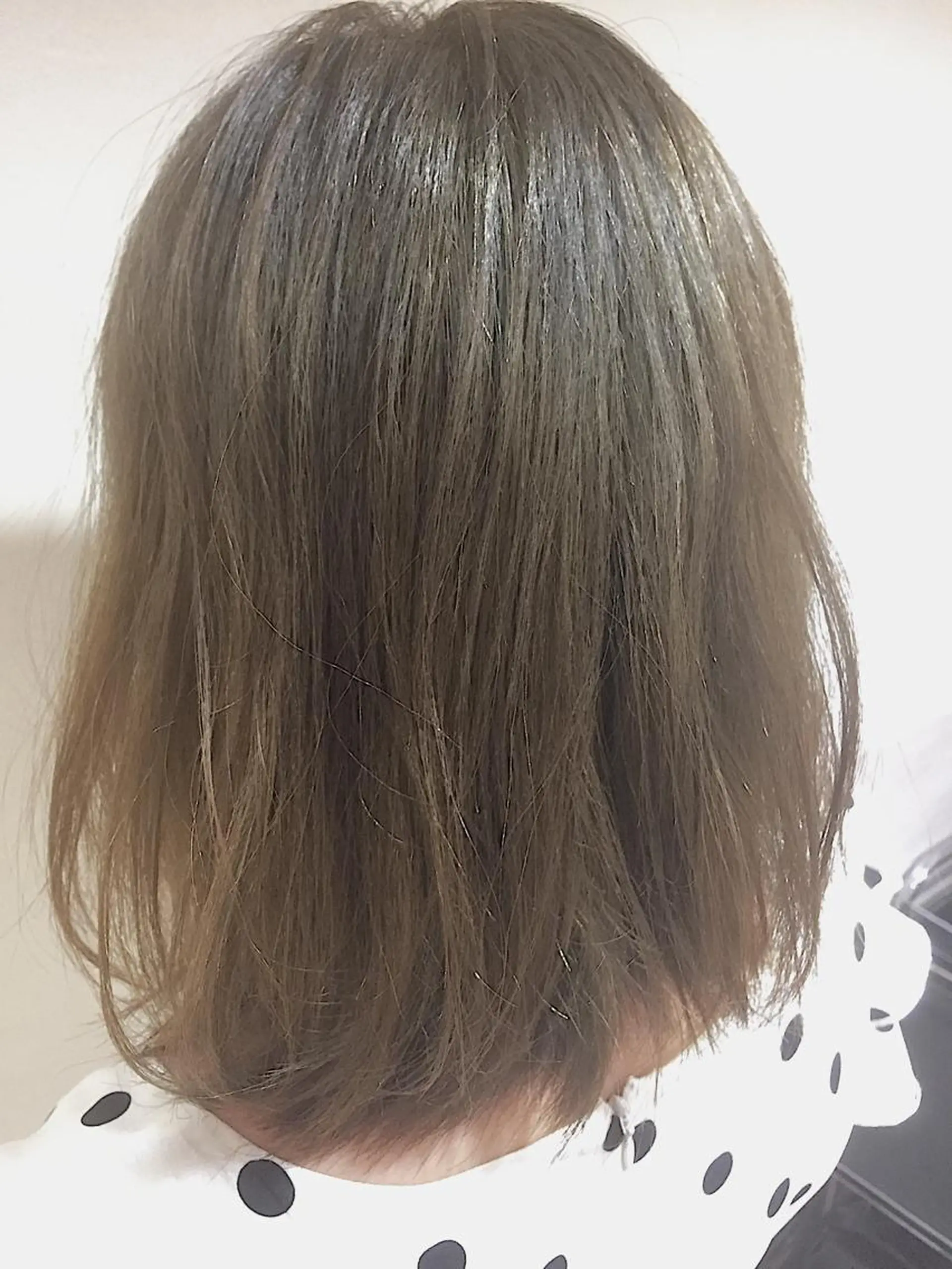 ミディアム カラー パーマ アッシュ ベージュカラー ブリーチ 透明感カラー カット トリートメント 可愛いを作る神 ナオヒロのヘアスタイル