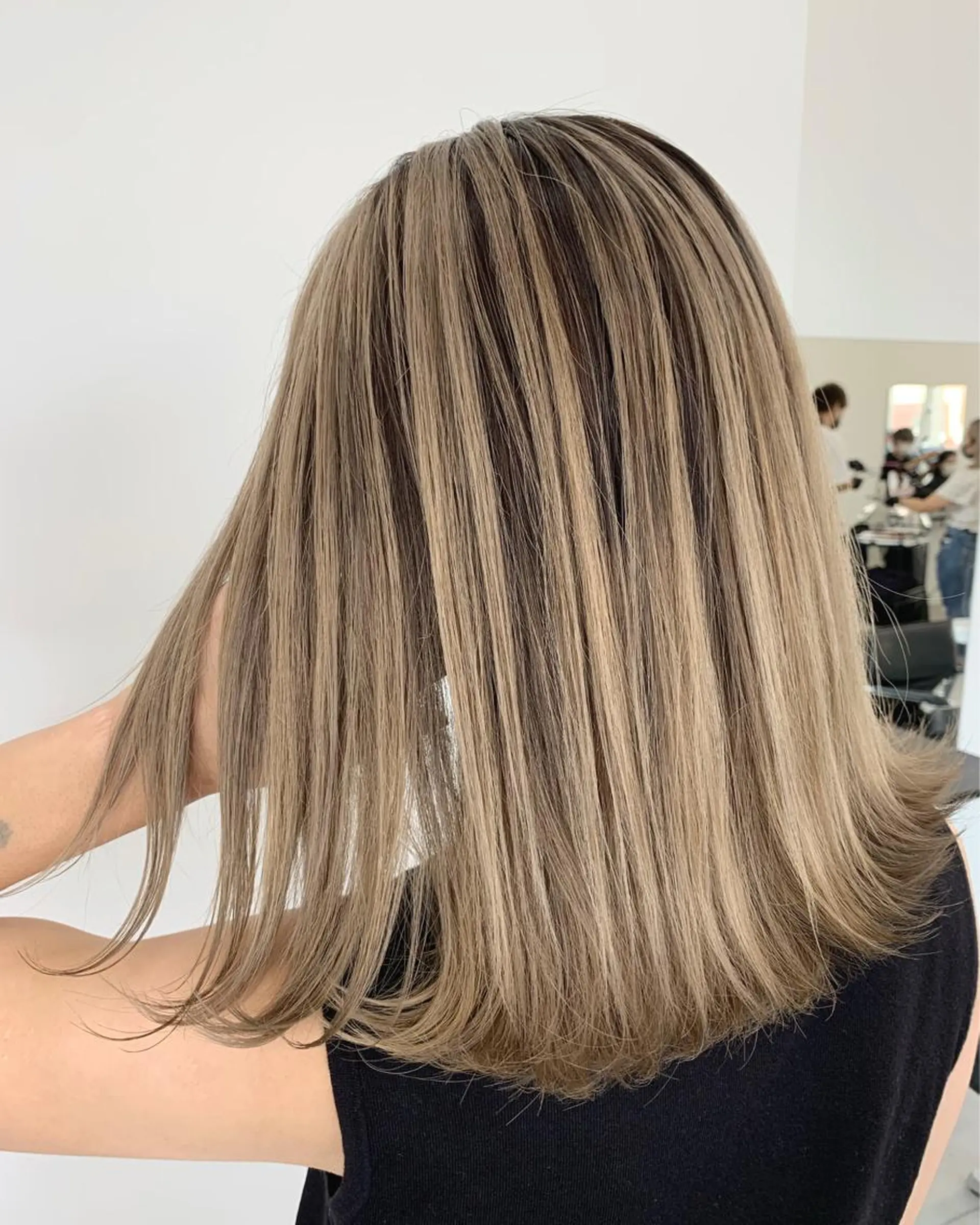 ミディアム レイヤーカット BOTANIUM by Rr SALON所属・山田 絵里菜のヘアスタイル