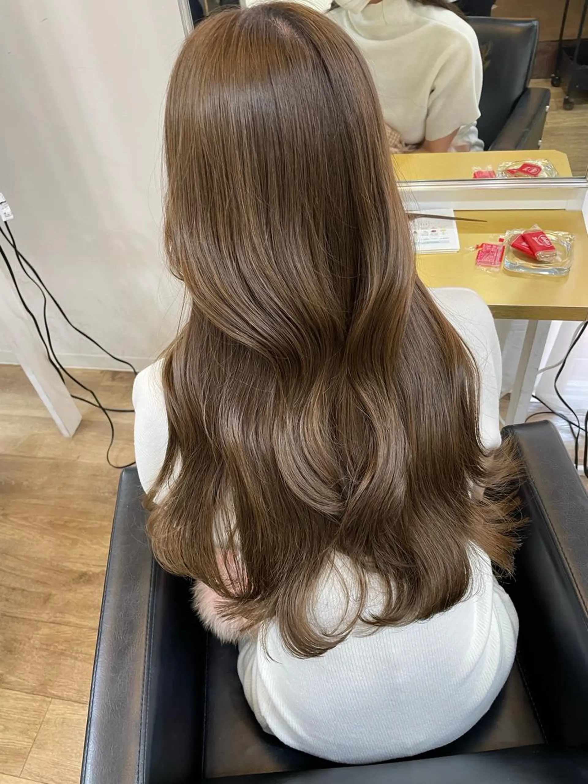 ロング カラー ベージュカラー 黒髪 ブリーチ ブルーカラー ブルーブラック ブリーチなしカラー 特化　　kaiのヘアスタイル