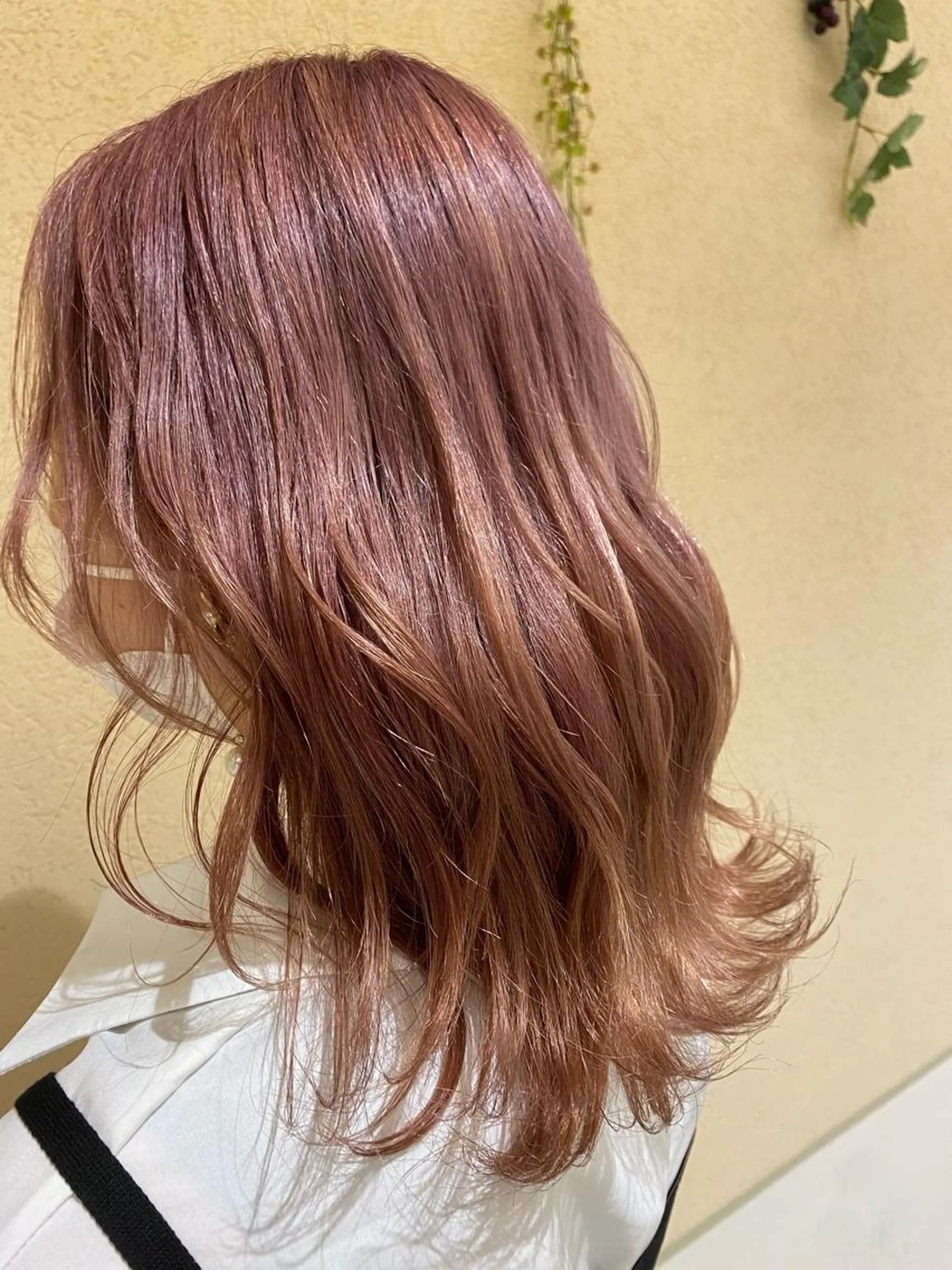 ミディアム 新宿スペインカール ヨモギダのヘアスタイル