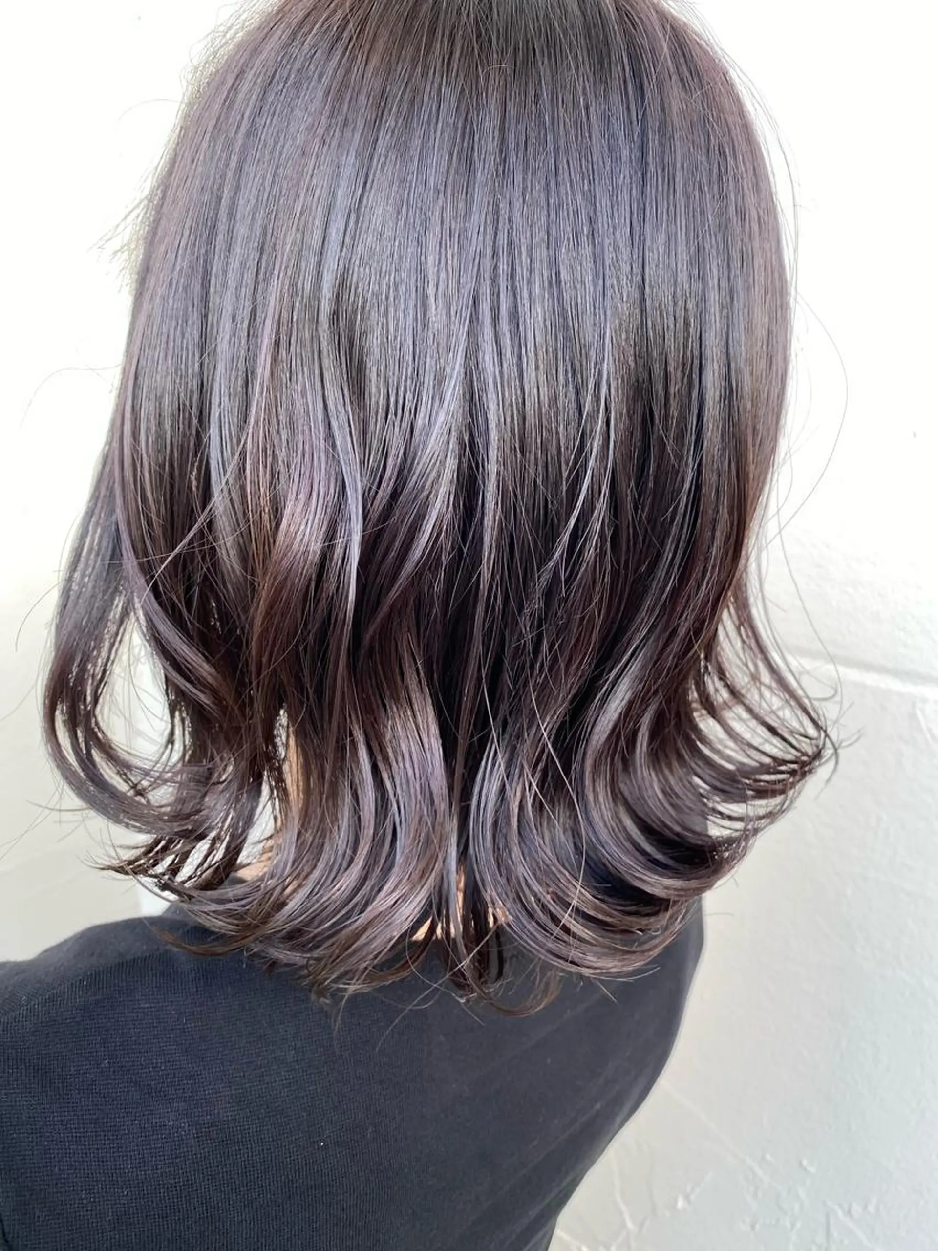 ショート カラー 黒髪 パープルカラー パープルブラック 小畑 杏実のヘアスタイル