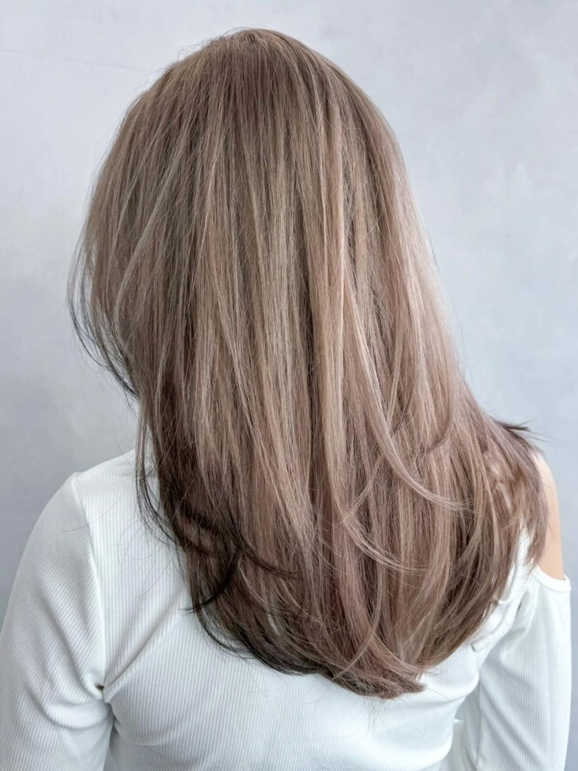 カラー ミディアム ベージュカラー くびれヘア レイヤーカット カット ヘアカラー トリートメント ITby ALBUM 北千住店のヘアスタイル
