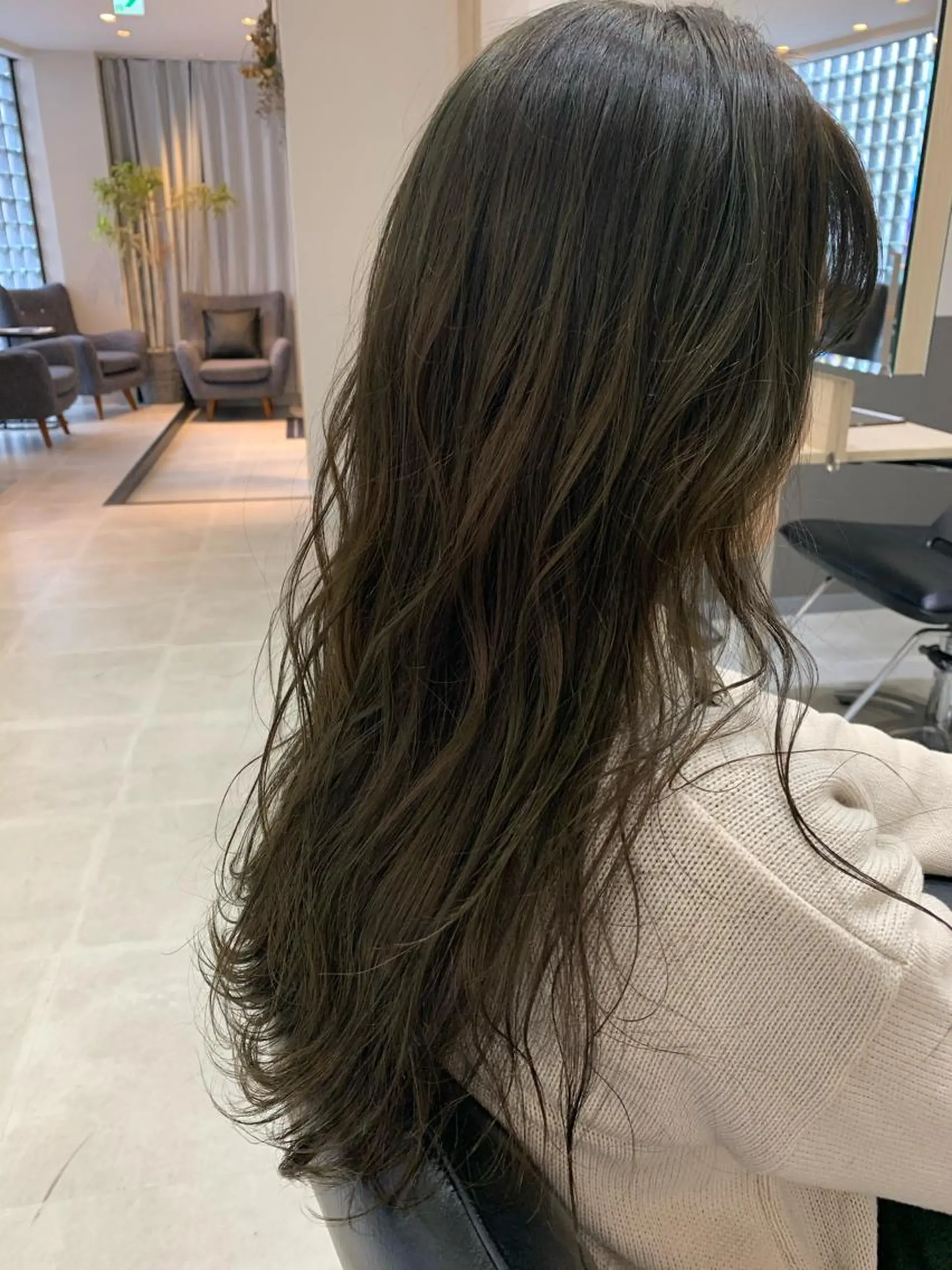 セミロング Eleanor 立川北口のヘアスタイル