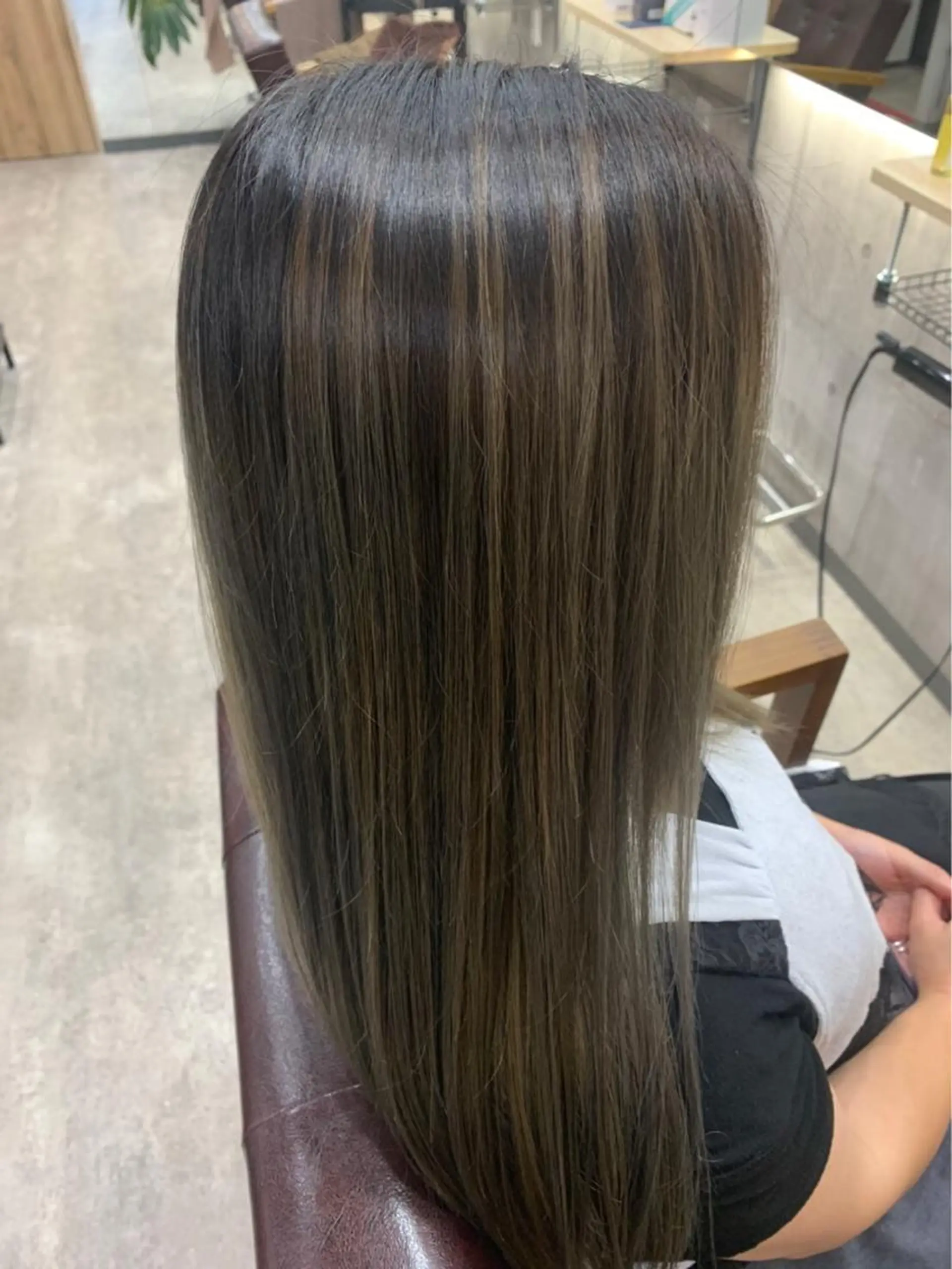 セミロング カラー バレイヤージュ ブリーチ ケアブリーチ ダブルカラー グラデーションカラー ヘアカラー hair salon mementoのヘアスタイル