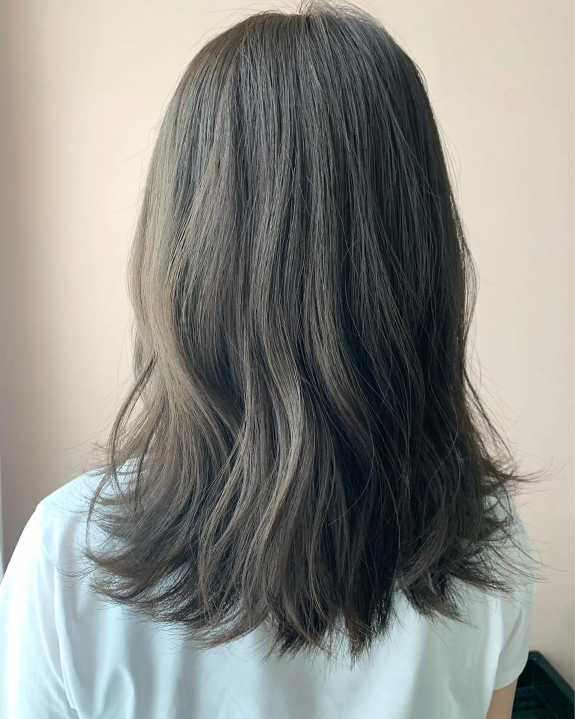 ロング カラー アッシュ ブリーチ 透明感カラー ブリーチなしカラー オリーブアッシュ カット ヘアカラー トリートメント hub hair レイヤー/透明感のヘアスタイル