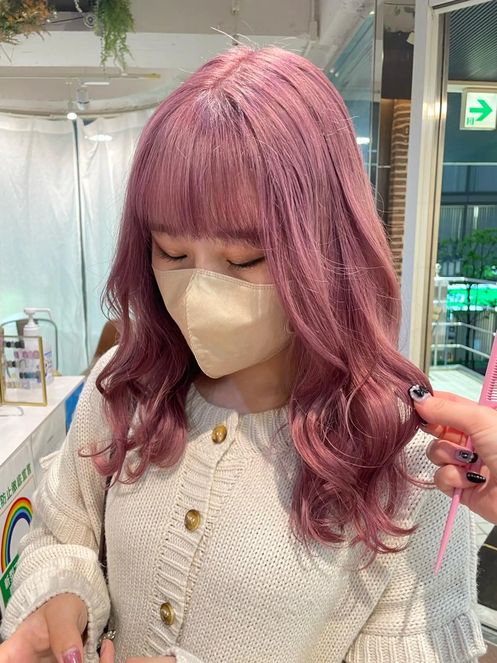 セミロング カラー ピンクカラー ホワイトピンク イザワ アヤ🐇のヘアスタイル