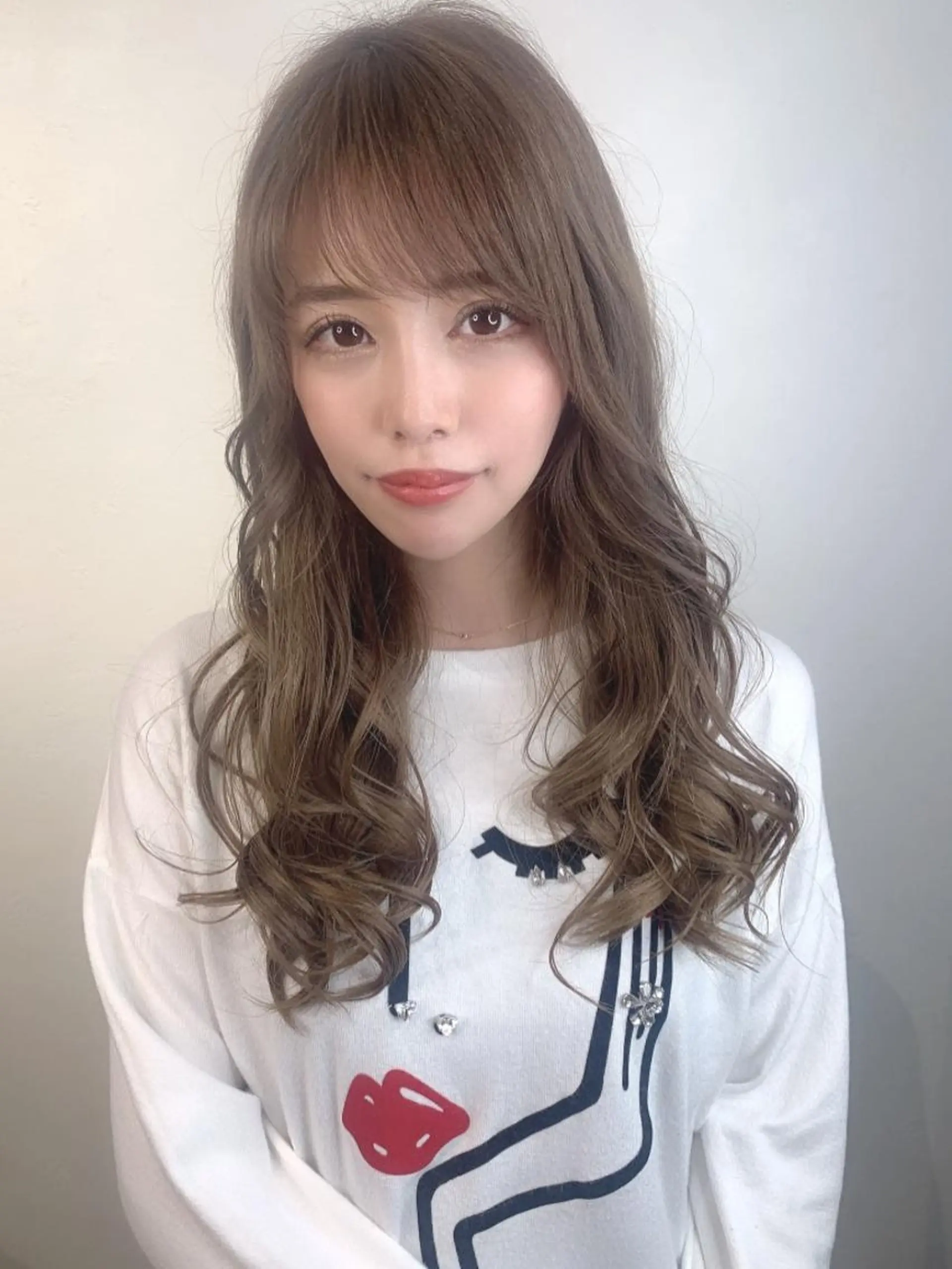 ロング ボブ 斜めバング 外国人風カラー 伸ばしかけ レイヤーカット ＿WHITE鳳店 アンダーバーホワイトのヘアスタイル