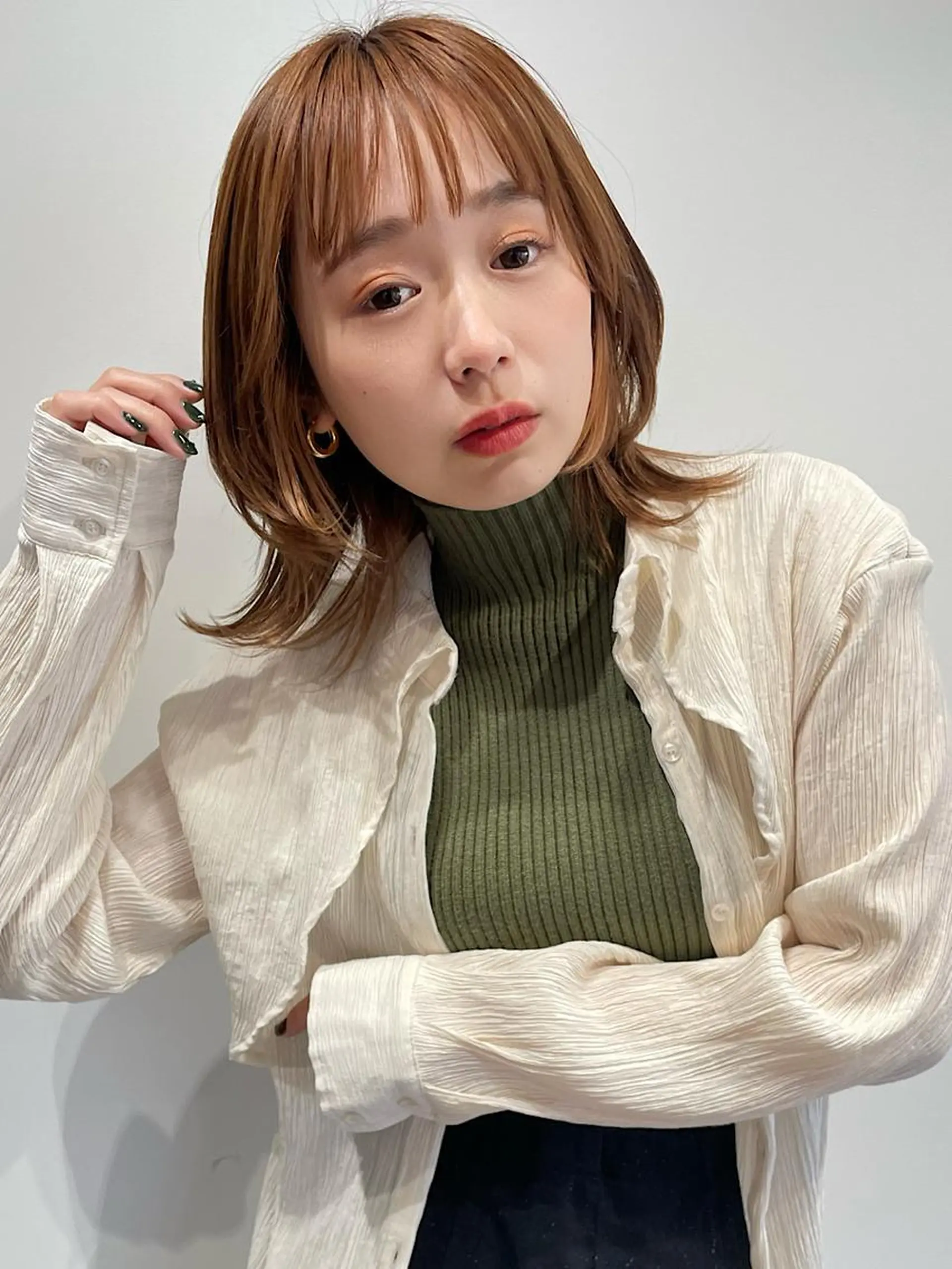 ミディアム カラー 坂田 友梨奈のヘアスタイル