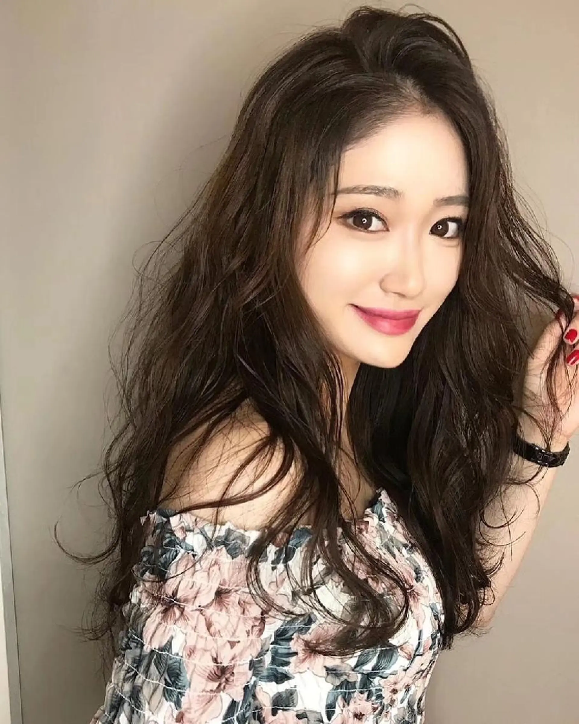 セミロング カラー パーマ u hair所属・こばやし ももこのヘアスタイル