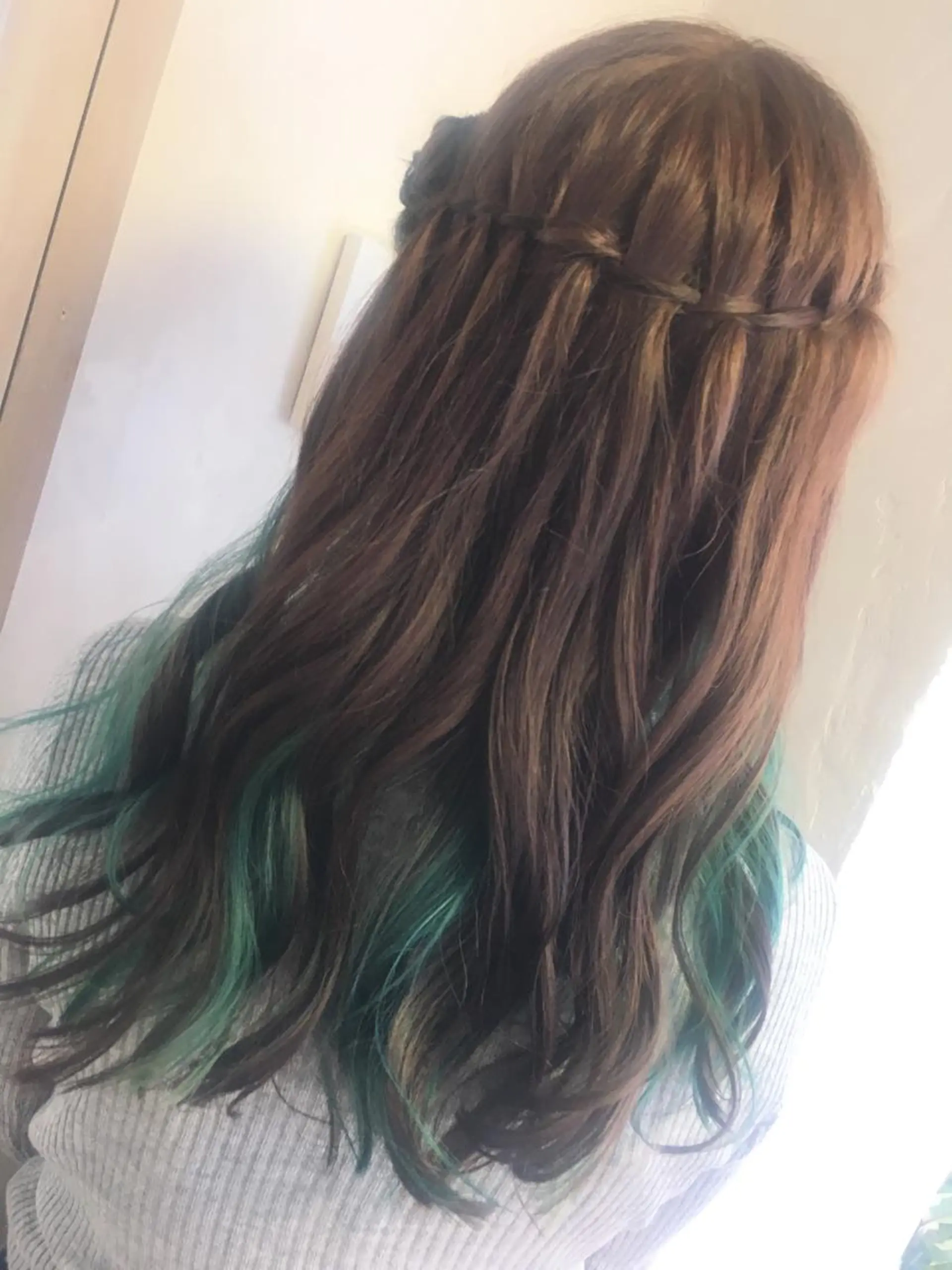 セミロング カラー パーマ ヘアアレンジ グレージュ インナーカラー 推し活専用 【派手髪】飯野ゆかりのヘアスタイル