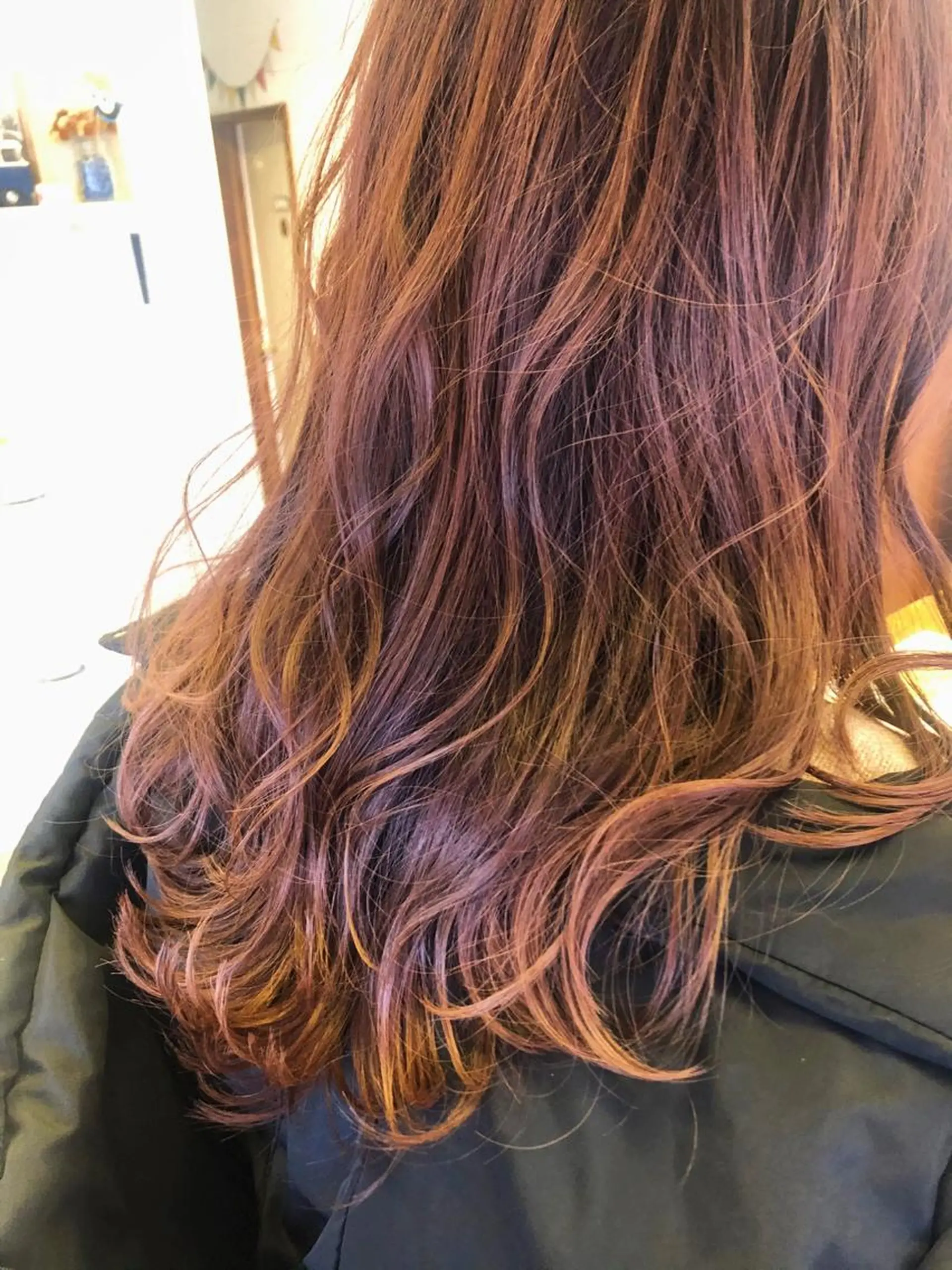 ミディアム カラー ブリーチ ブラウンカラー ピンクカラー ピンクブラウン インナーカラー/推し アニメカラー/ウルフのヘアスタイル