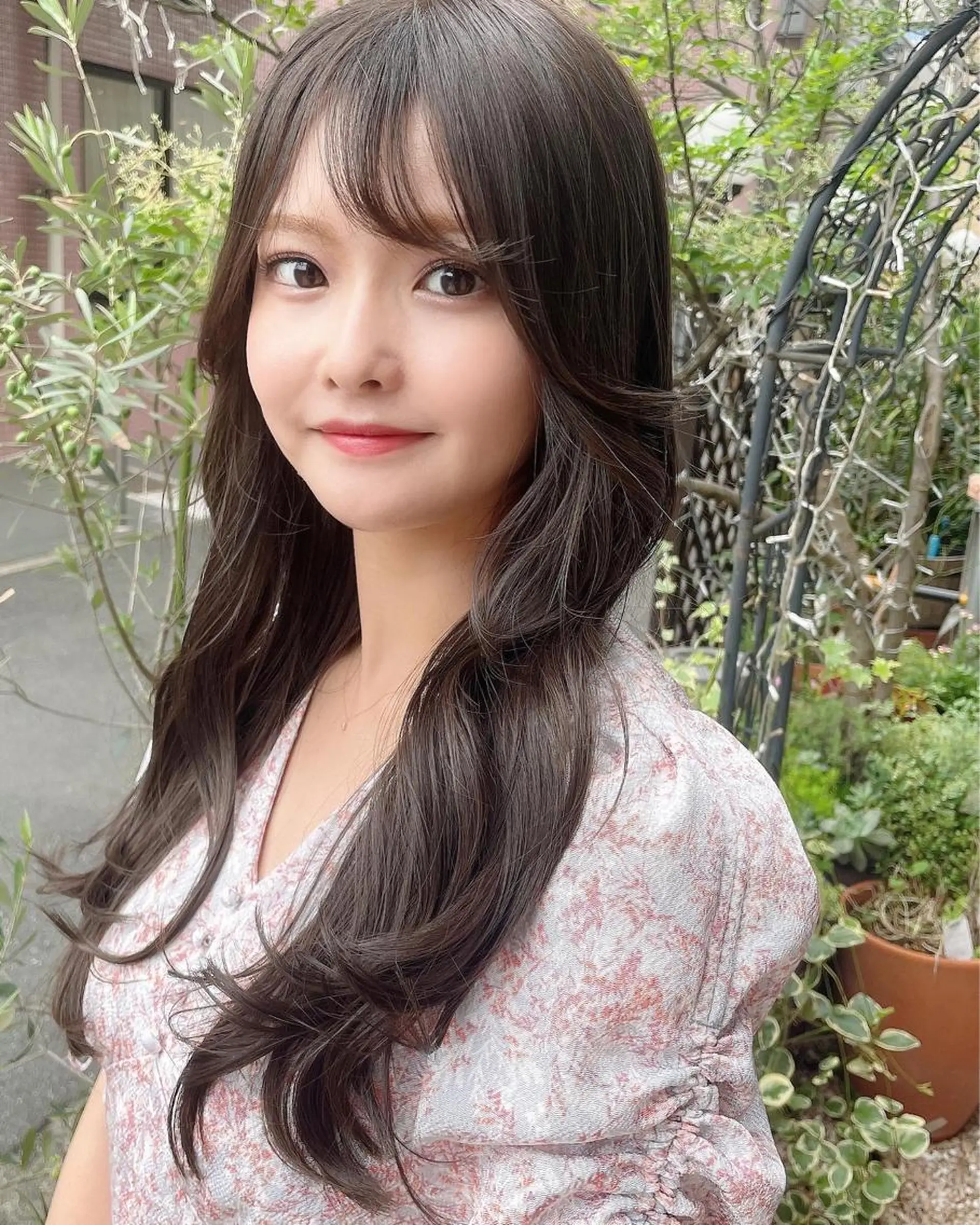 ロング カラー アッシュ ブリーチ ケアブリーチ ダブルカラー イヤリングカラー 宮澤  タケル ミディアムヘアのヘアスタイル