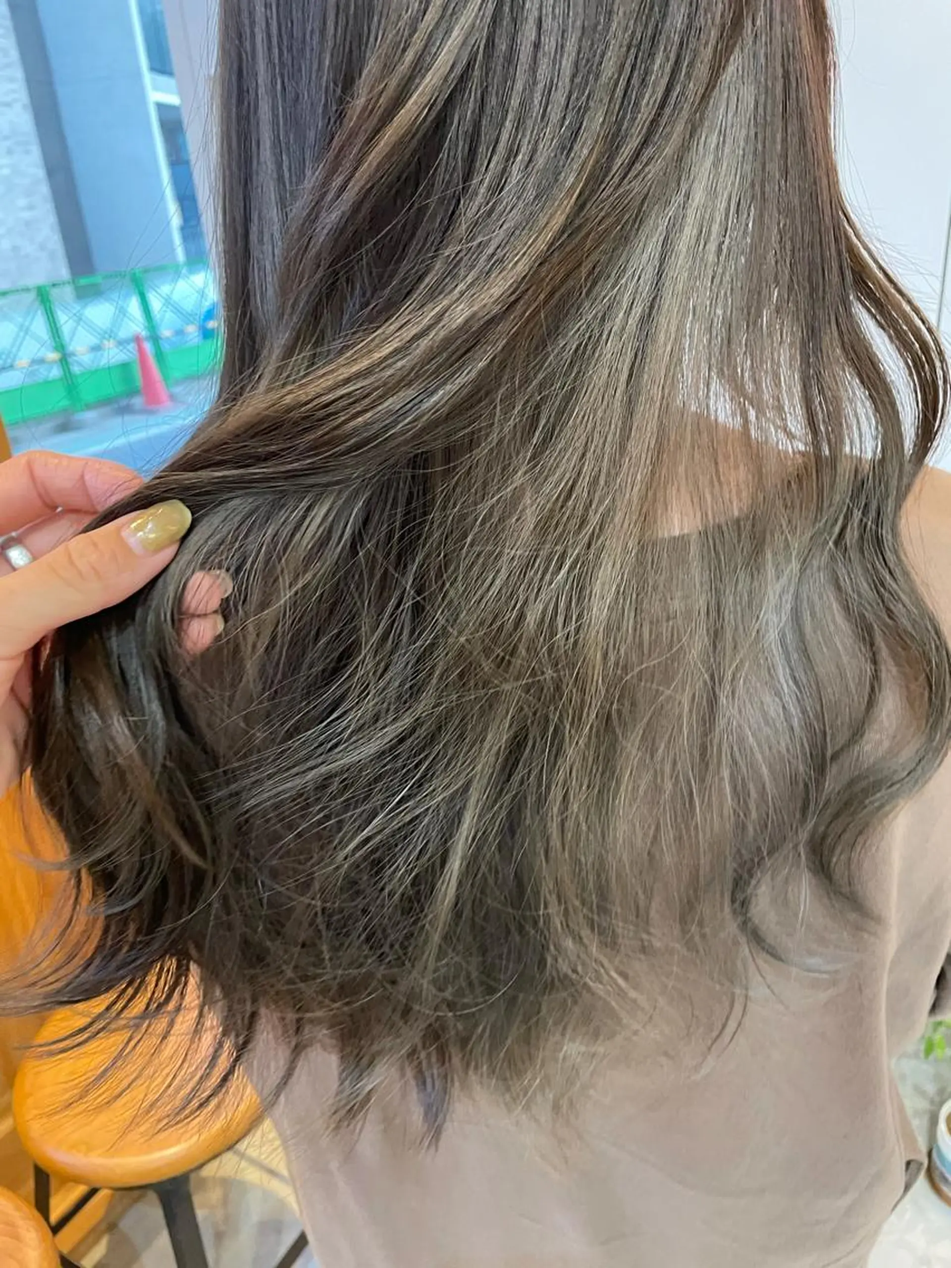 ロング カラー アッシュ ブリーチ インナーカラー オリーブアッシュ ヘアカラー 中目黒🌼 🌼ハナのヘアスタイル