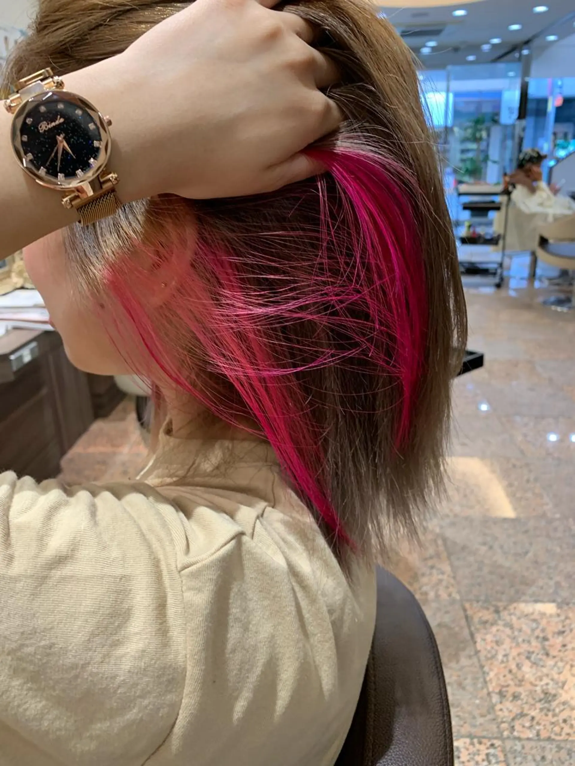 ショート カラー インナーカラー IwAsh中山所属・✂︎中山ブリーチ・ パーマ✂︎露木智也のヘアスタイル