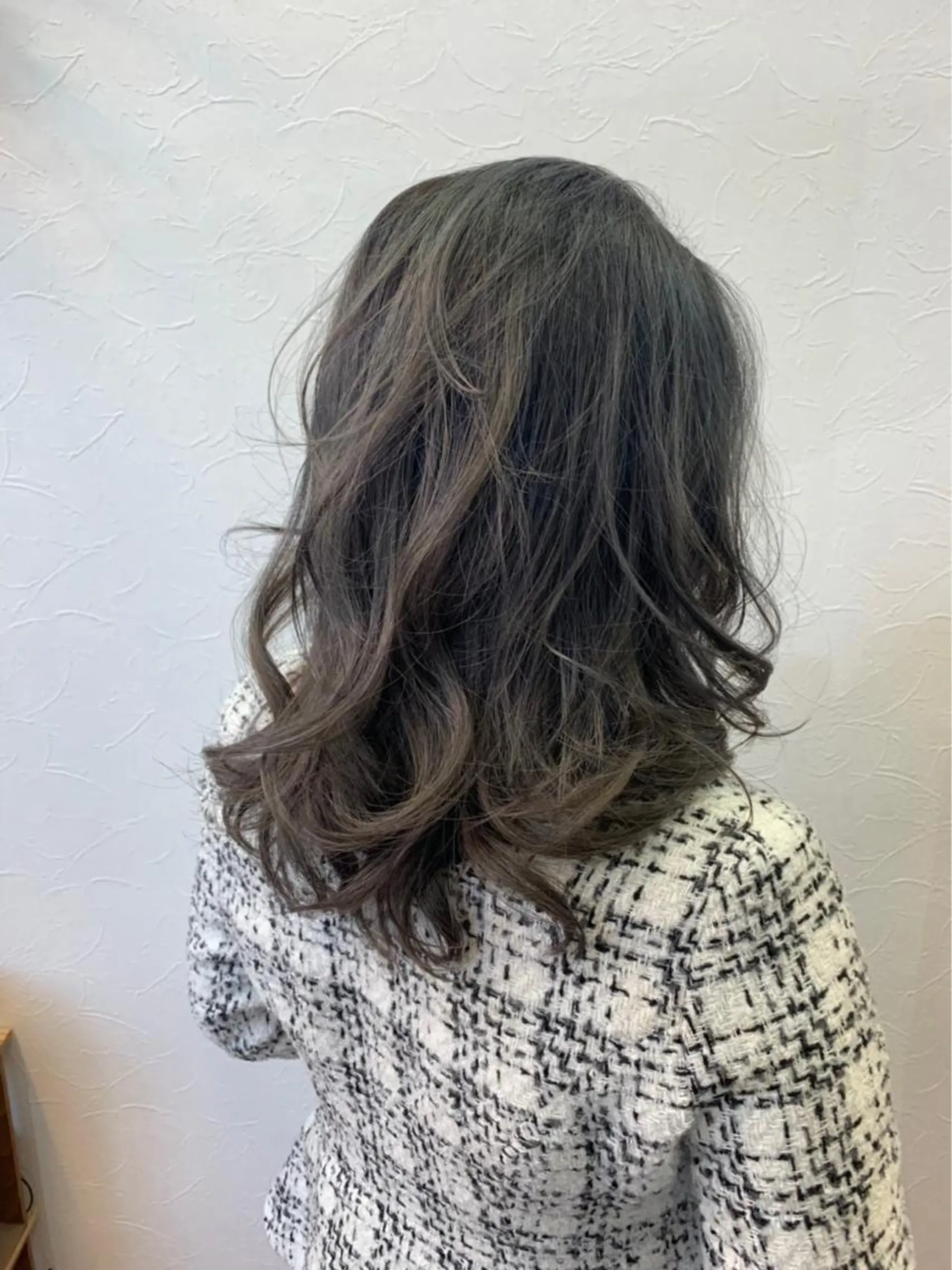 セミロング カラー オーガニックカラー 穐山 翔のヘアスタイル