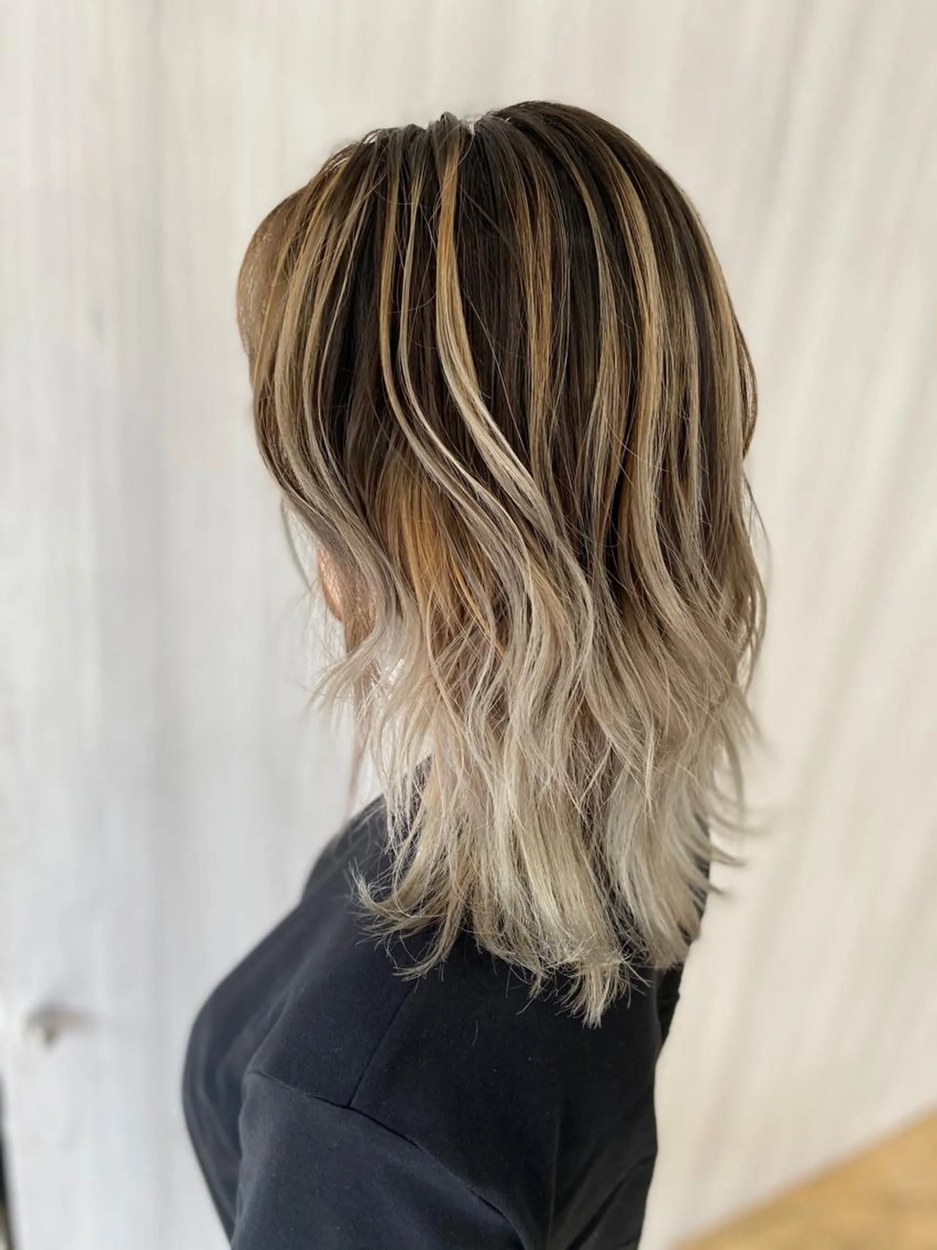 ミディアム カラー ヘアアレンジ バレイヤージュ レイヤーカット ウルフカット カット トリートメント 松井 敬太郎のヘアスタイル