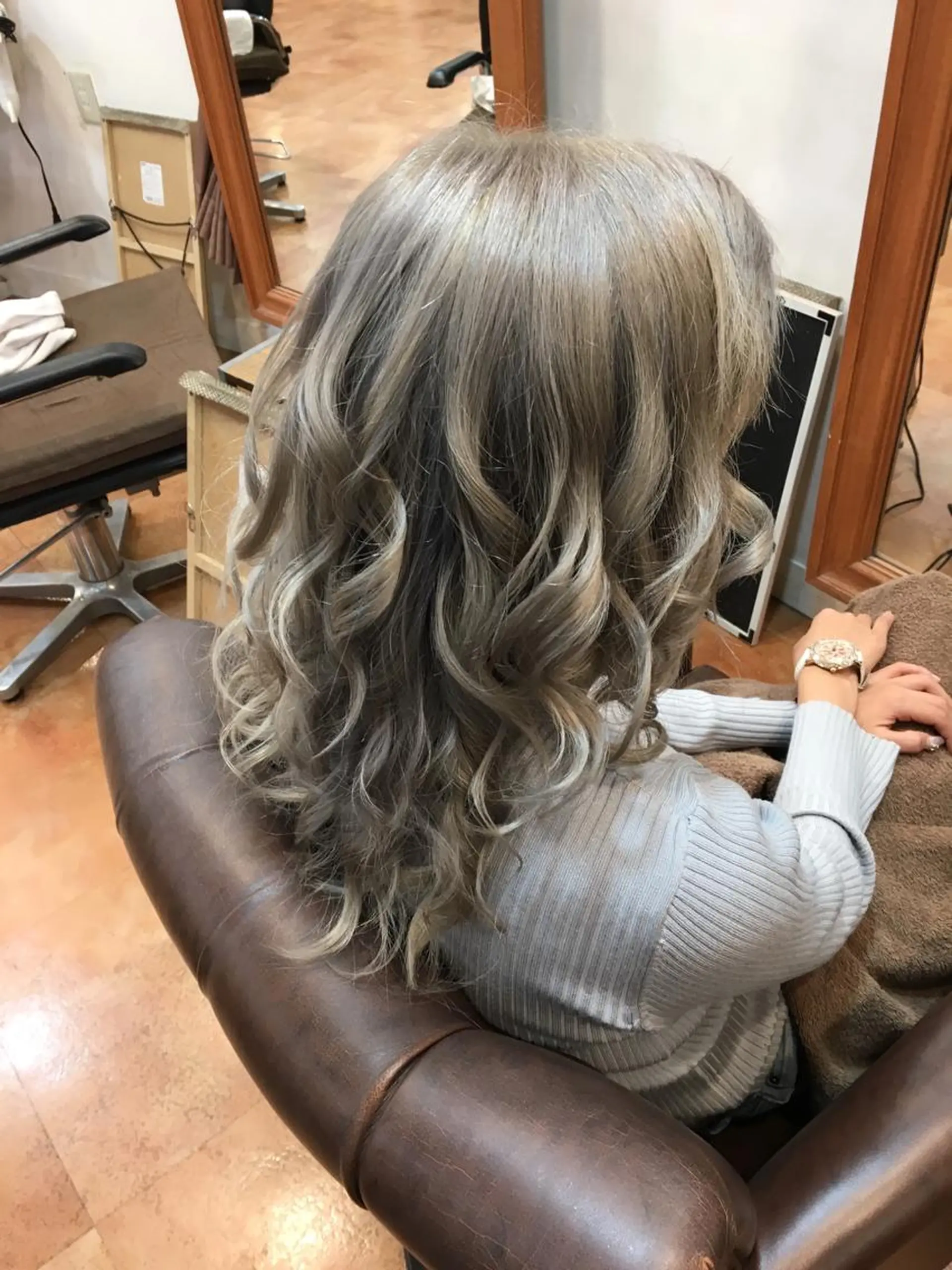 セミロング ヘアカラー トリートメント LOCO Ko-kiのヘアスタイル