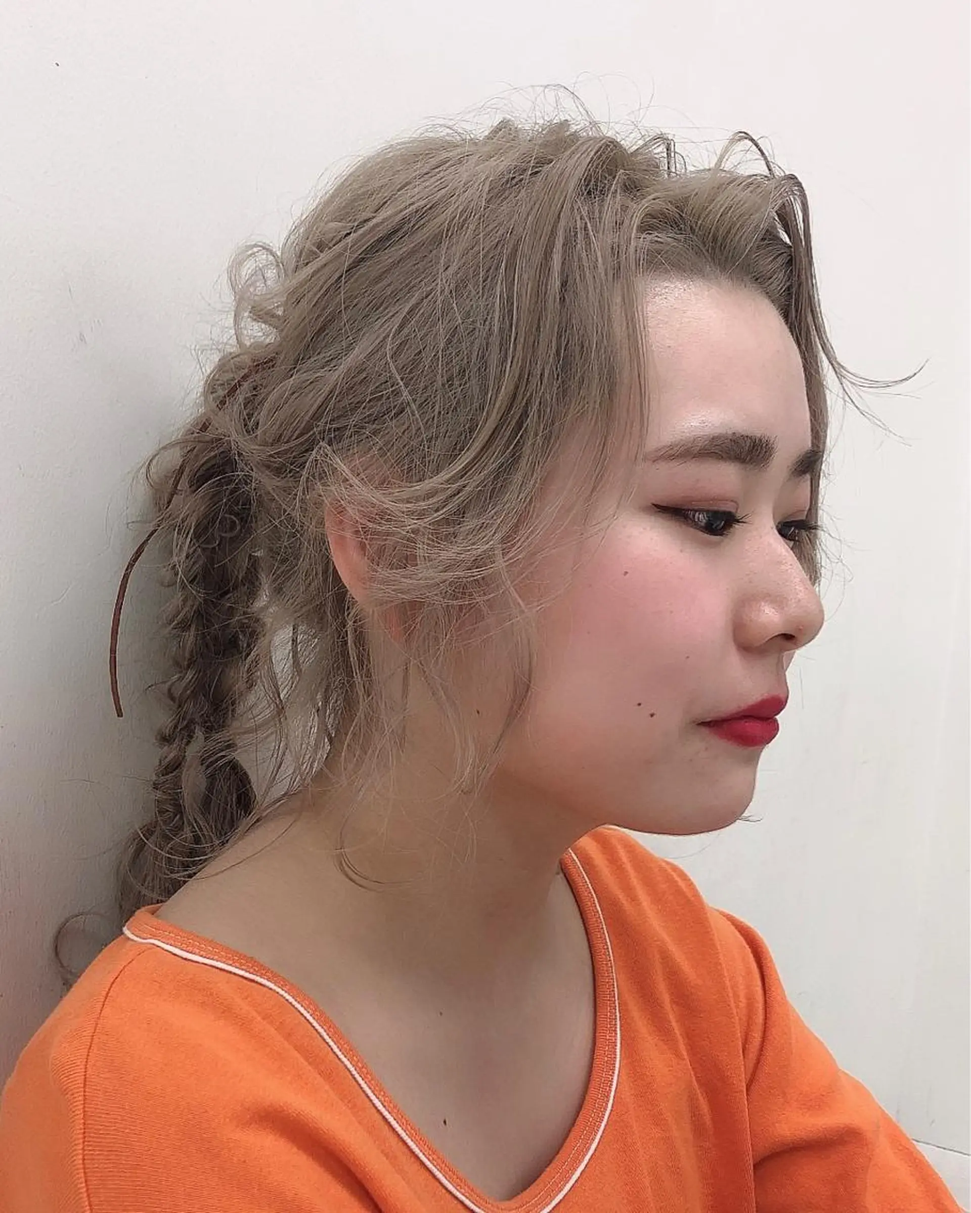 ロング ヘアアレンジ ポニーテール 三つ編み ヘアセット 【ピンク/韓国ヘア/ ヘアセット】亜海のヘアスタイル