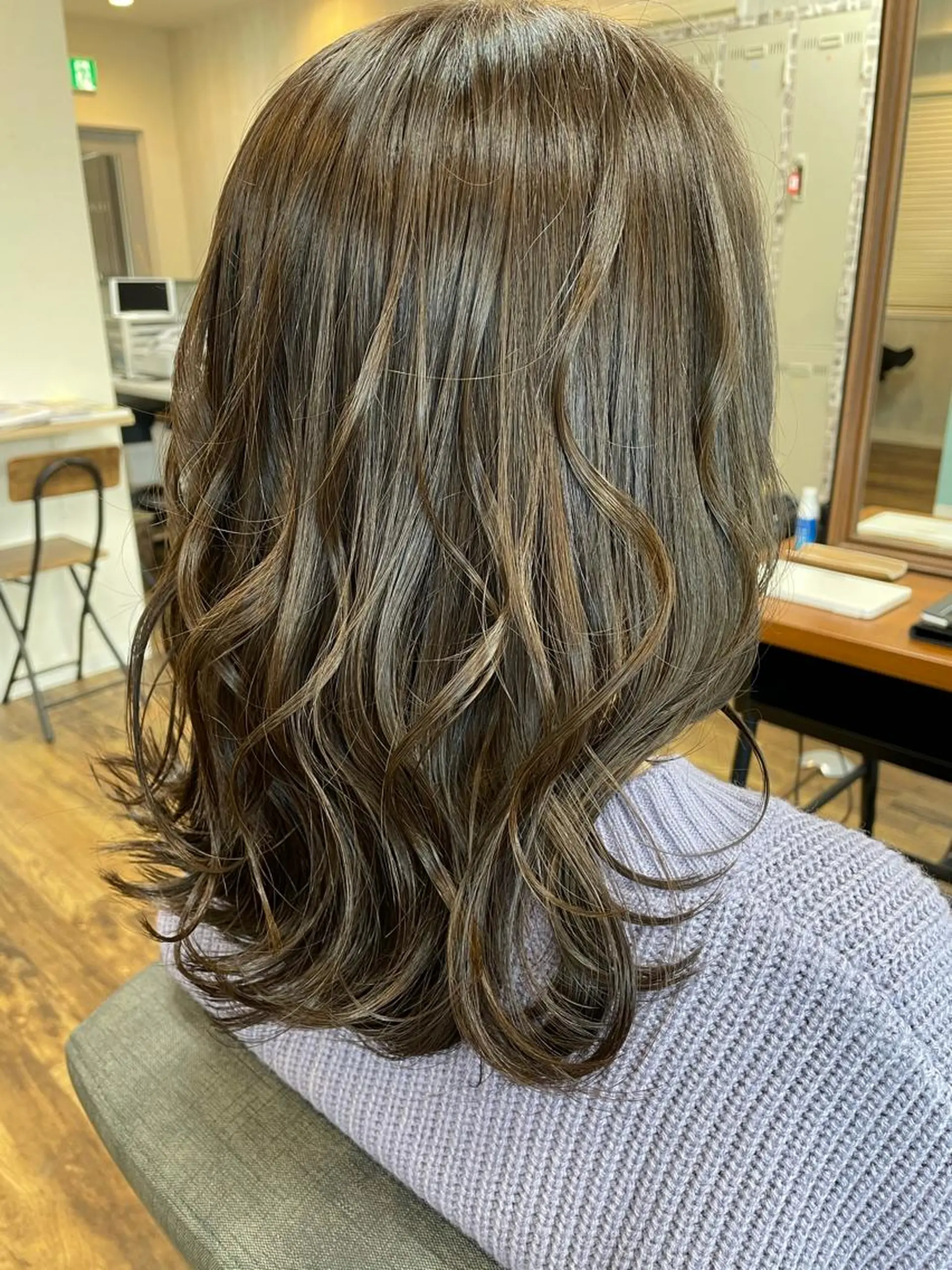 ミディアム カラー パーマ グレージュ カーキグレージュ ヘアカラー トリートメント TELA HAIR 守谷のヘアスタイル