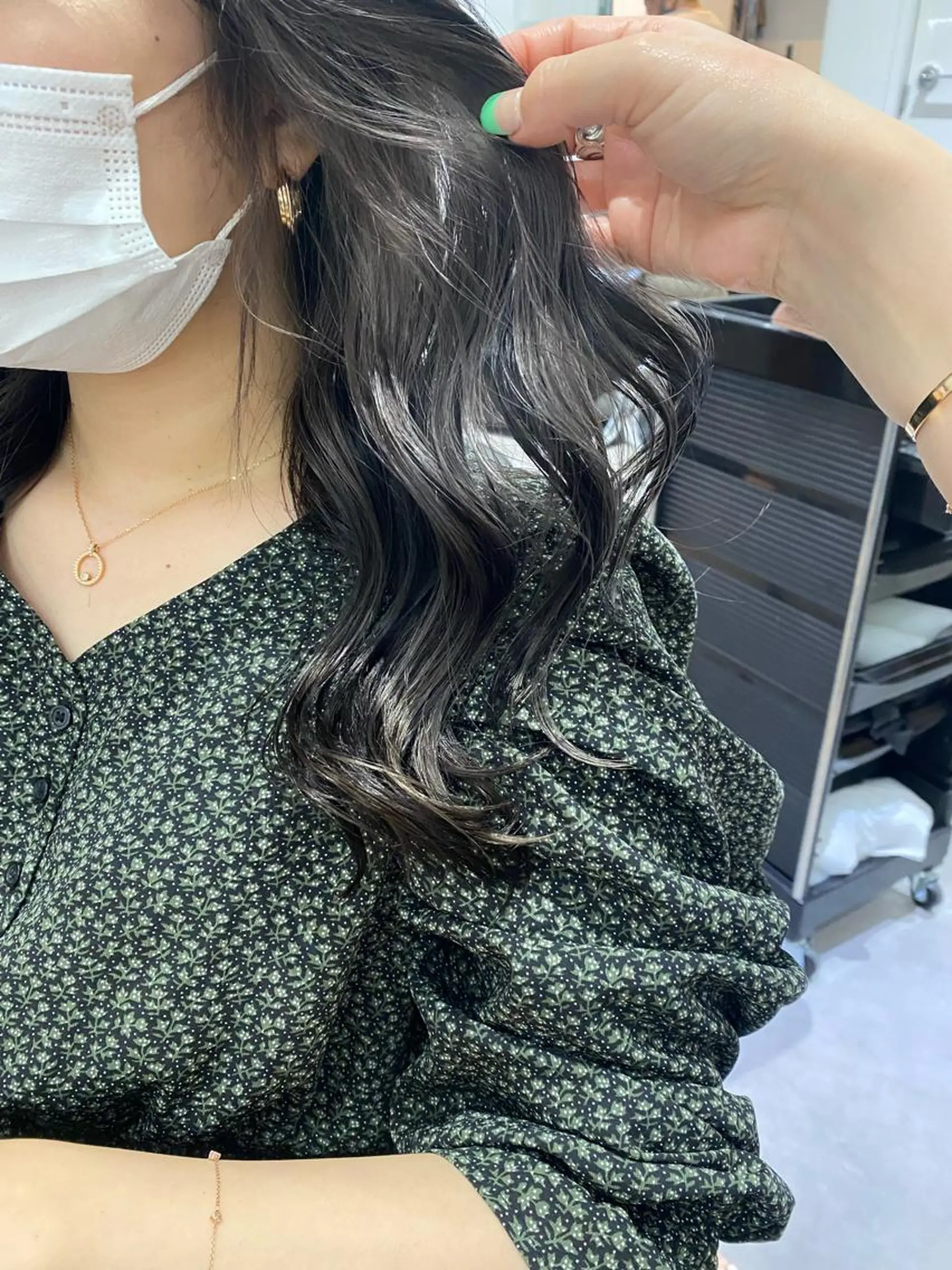 ロング カラー イヤリングカラー インナーカラー ブリーチ指名 NO1🌈SAKIのヘアスタイル