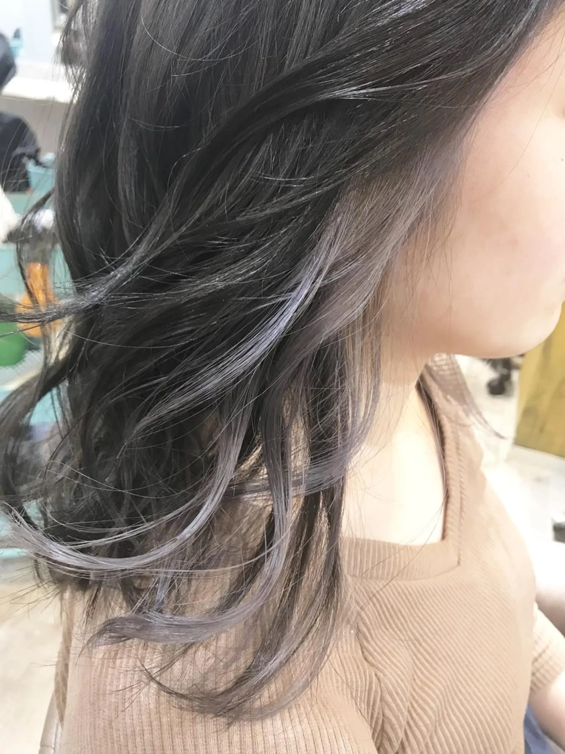 ミディアム カラー インナーカラー ラベンダーカラー 嶋村夏実🌼レイヤー 🌸白髪ぼかしのヘアスタイル