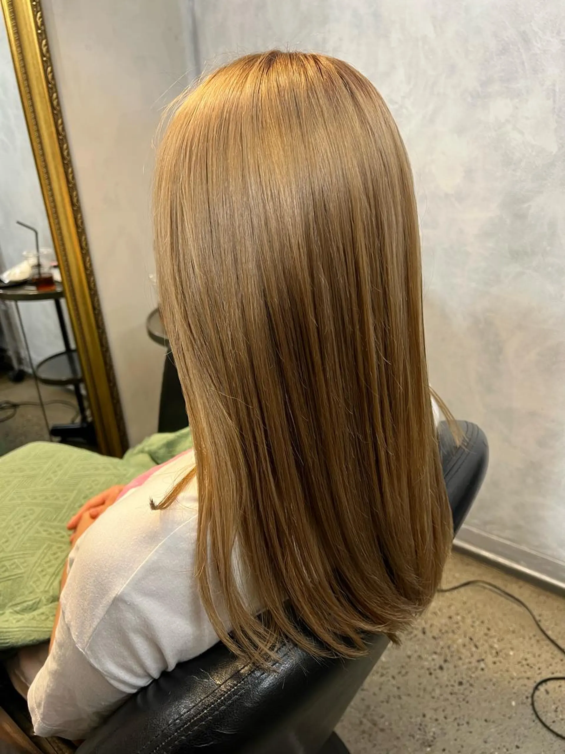 ロング カラー 垢抜けハイトーン×ブ ロウリストAZUKIのヘアスタイル