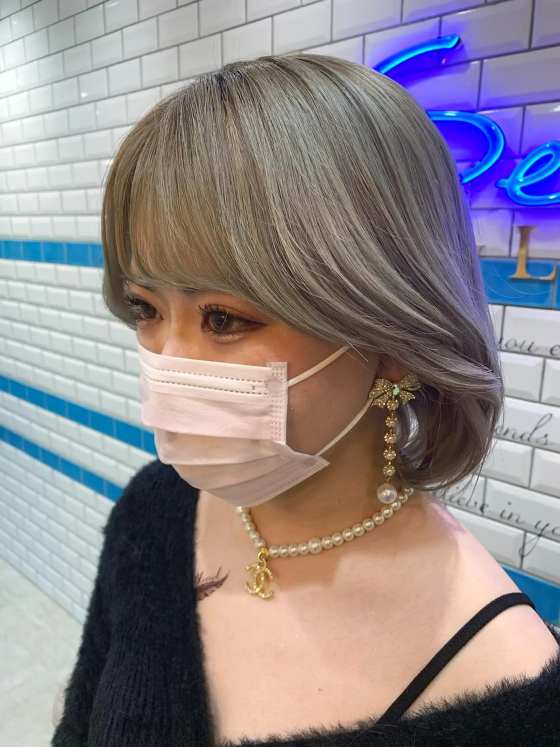 ミディアム カラー シールエクステ ミディアムパーマ バレイヤージュ ブリーチ ケアブリーチ 韓国レイヤー/透明感 カラー/髪質改善角所のヘアスタイル