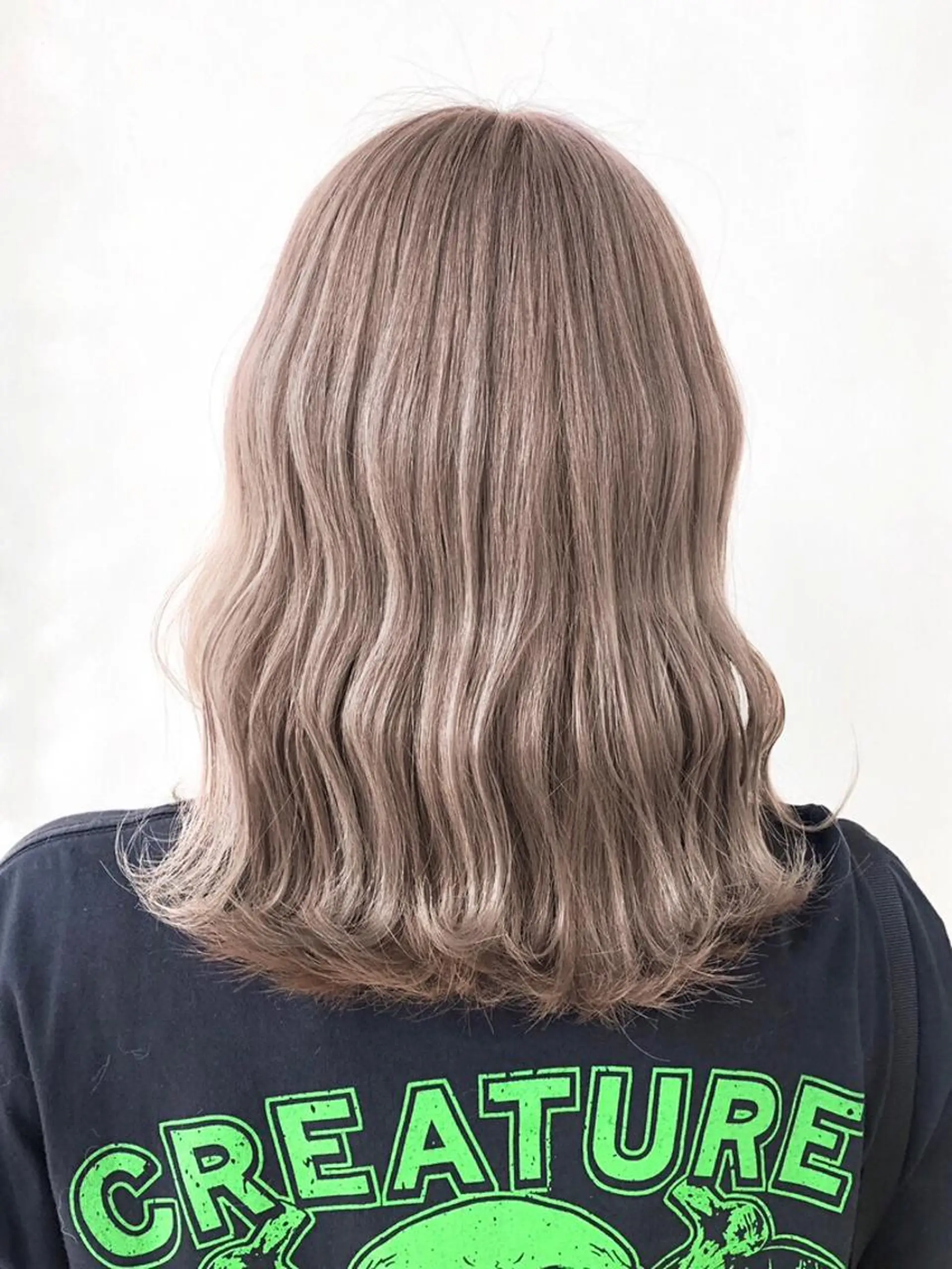 ミディアム カラー ANNA /艶髪/ハイトーンのヘアスタイル