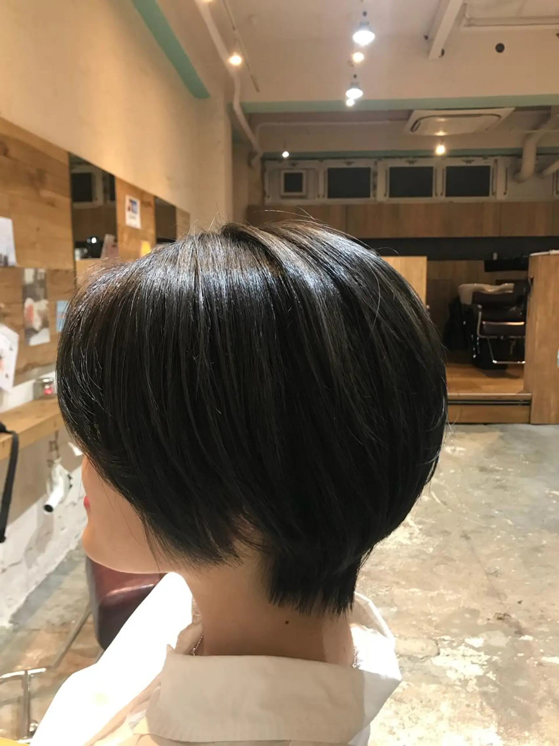 ショート カラー アッシュ ハイライトカラー ハイライト 板倉 花連のヘアスタイル