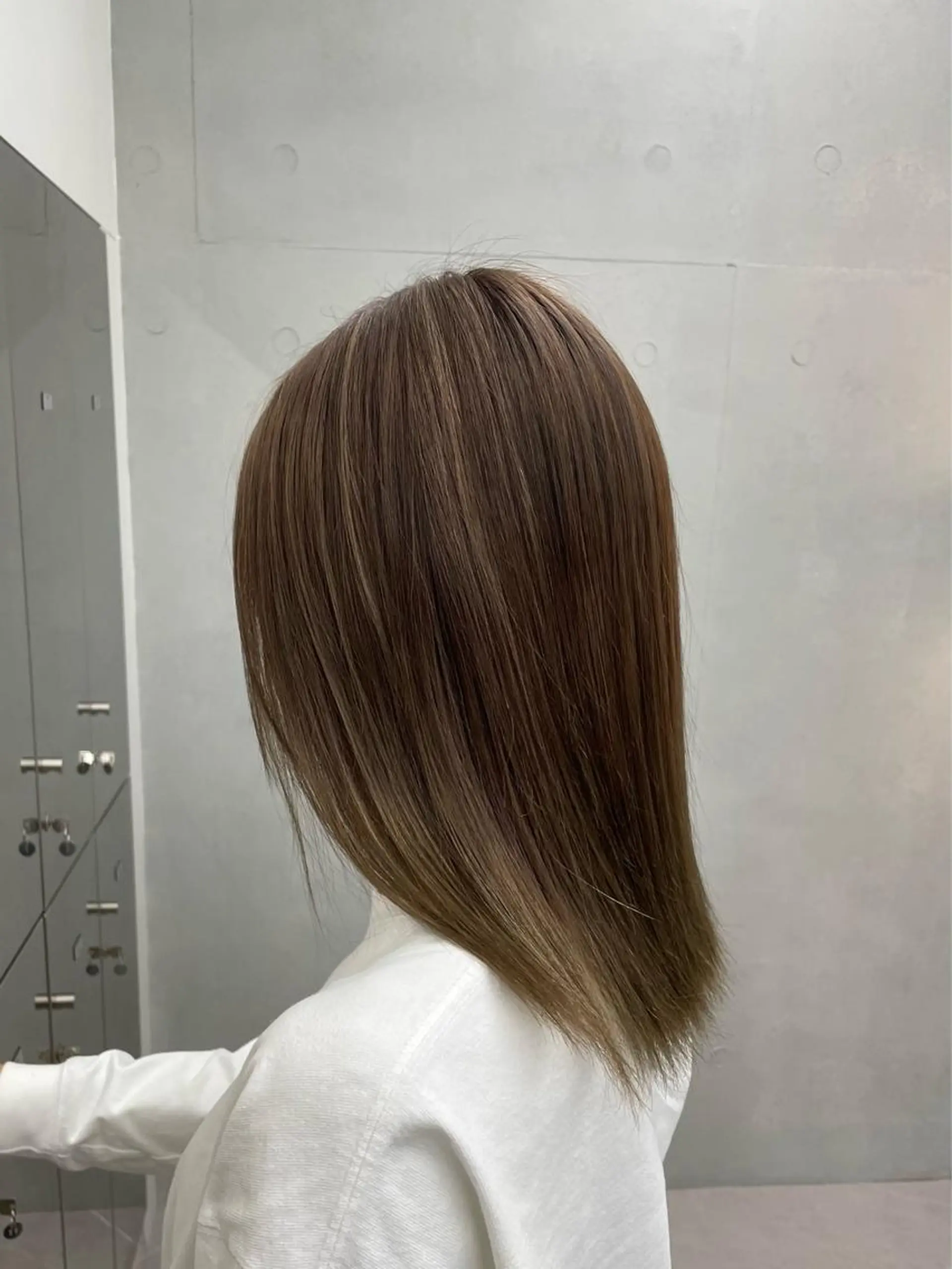 ミディアム カラー ハイライトカラー ハイライト IO イオリのヘアスタイル