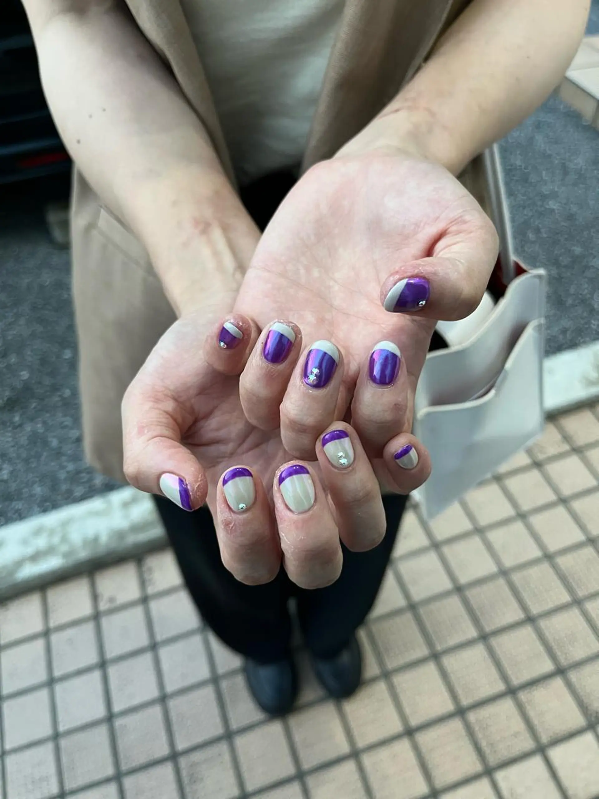ネイル オーロラネイル ストーンネイル ハンドネイル Allure戸祭店 yukinoのネイルデザイン