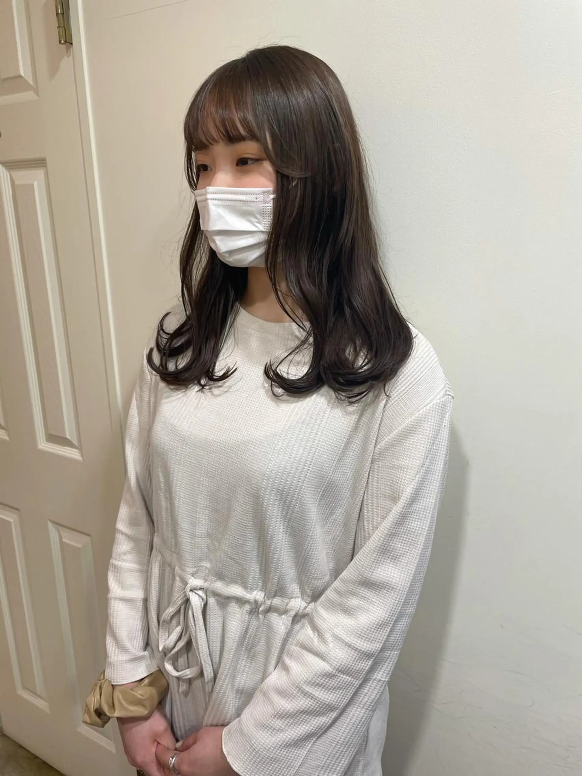 セミロング カラー カット ヘアカラー トリートメント MIOベージュカラー 柔らかいカラーのヘアスタイル