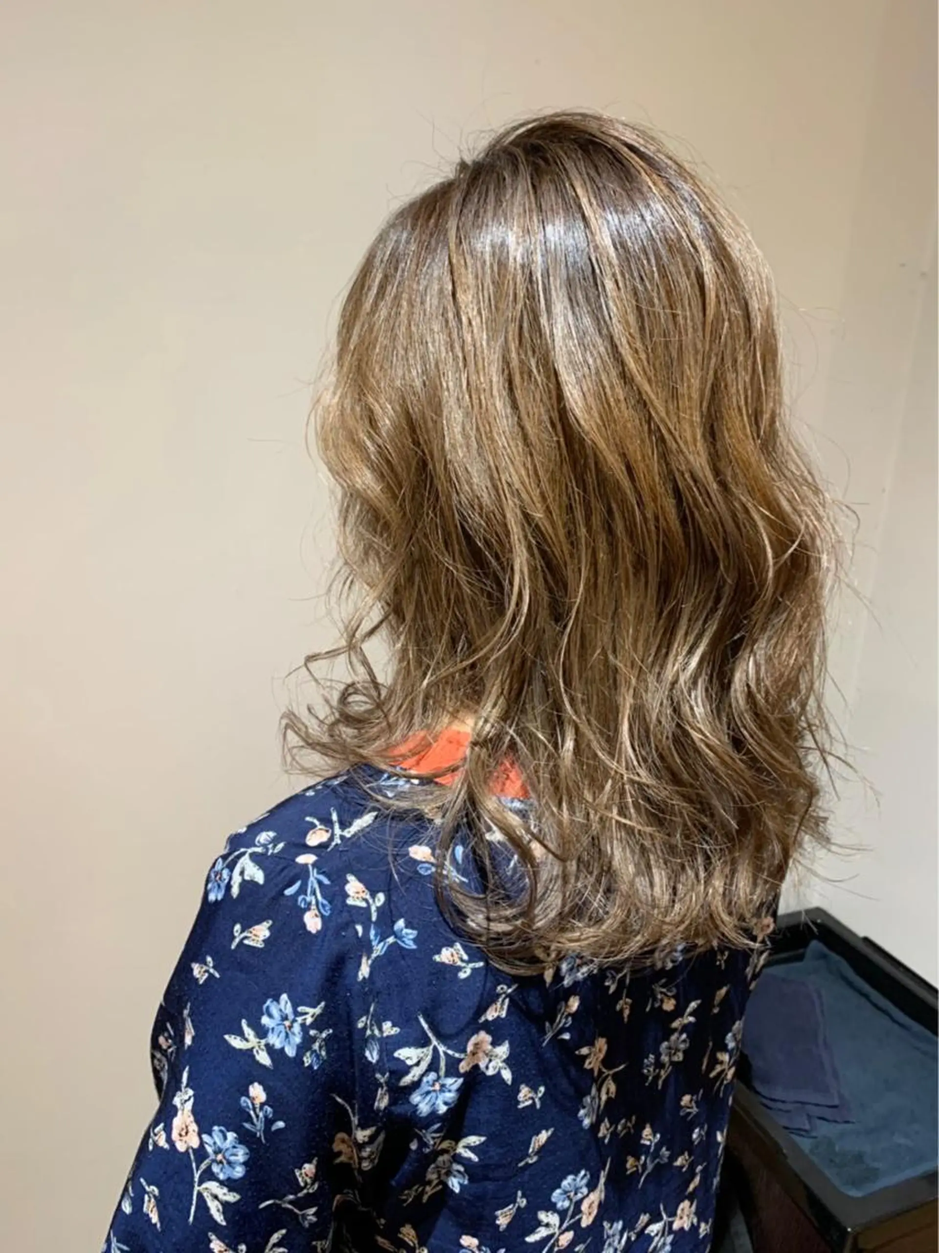 セミロング カラー ベージュカラー ブリーチ ミルクティーベージュ 髪質改善×矯正🫧 韓国ヘアasamiのヘアスタイル