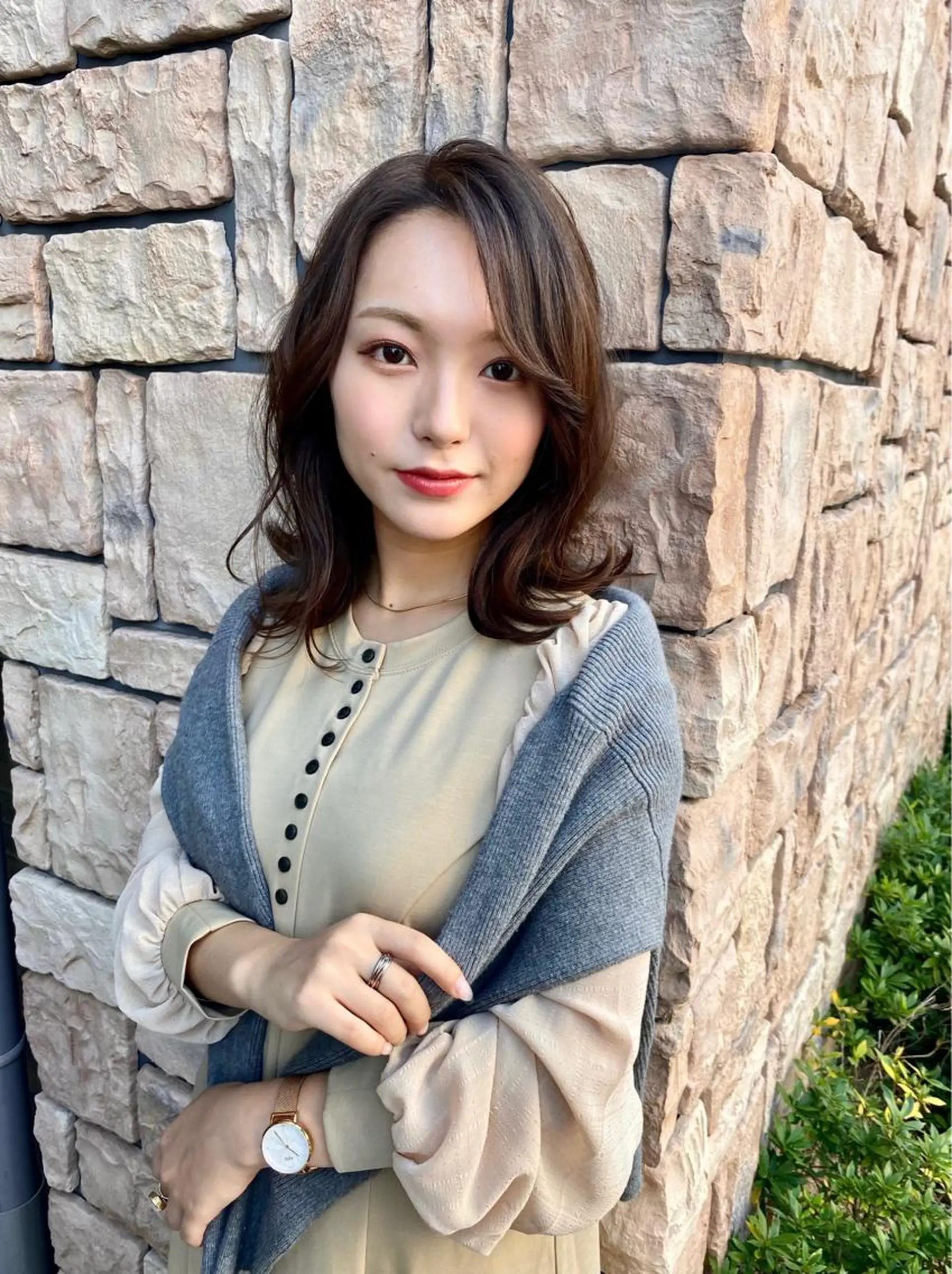 ミディアム カラー ヘアアレンジ コテ巻き風パーマ 韓国風パーマ 無重力のヘアスタイル